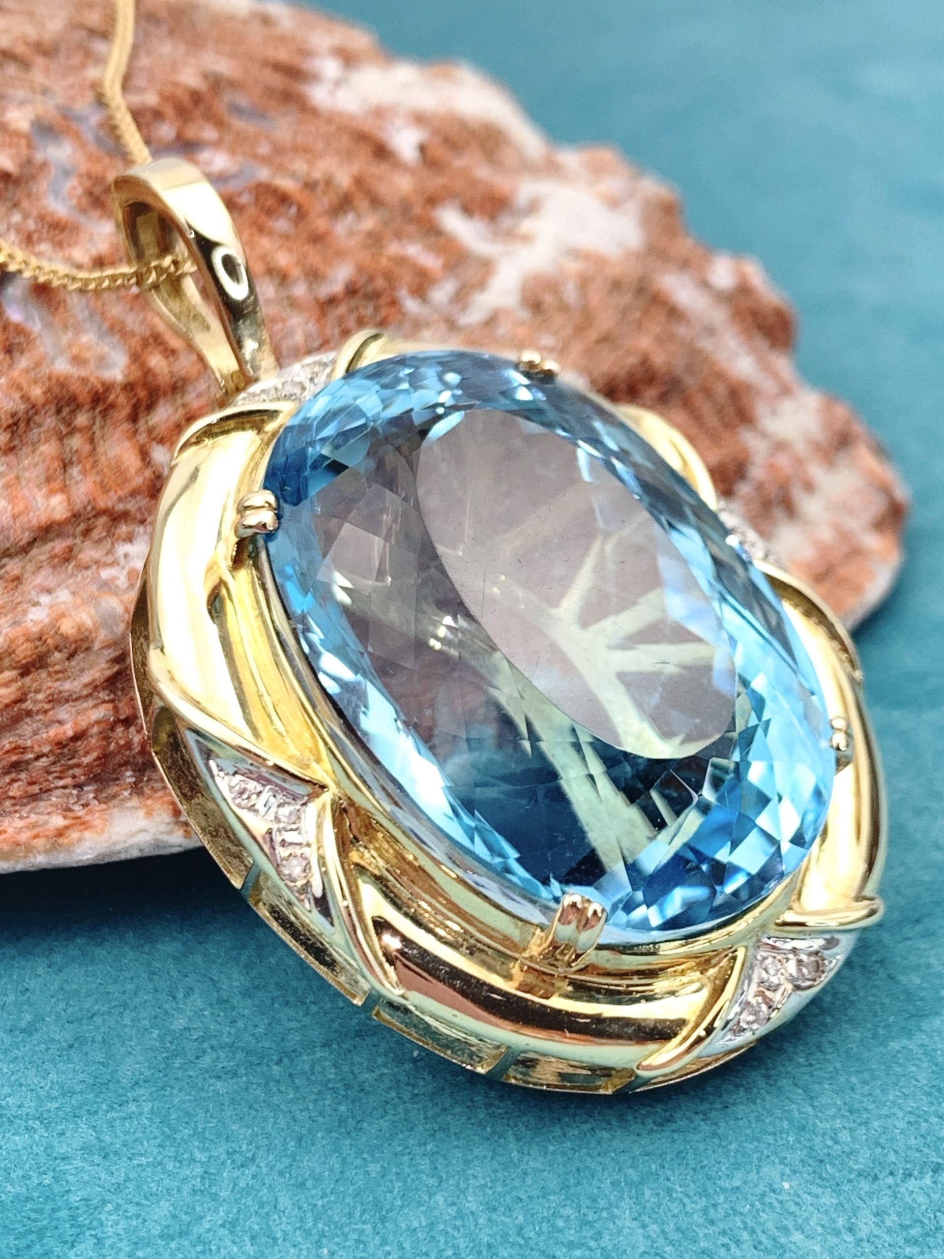 Huge 14ct Gold Diamond & Topaz Pendant - Image 3
