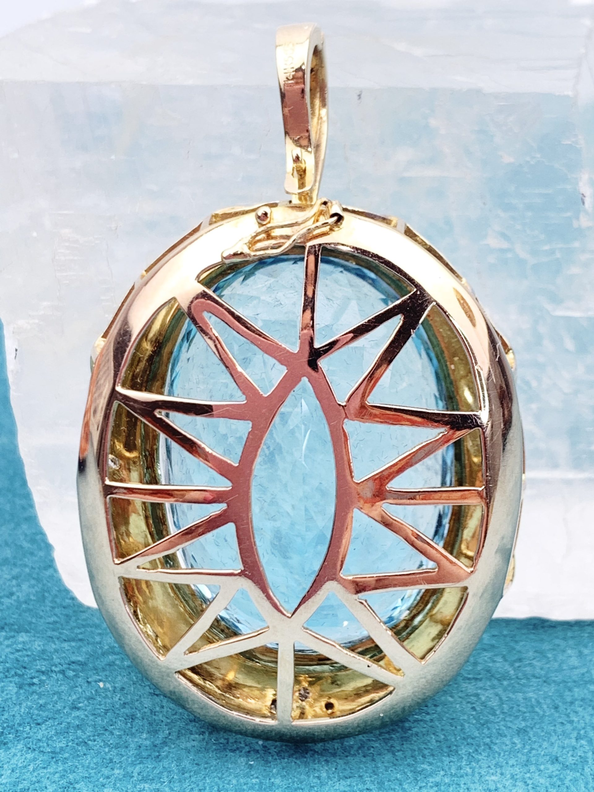Huge 14ct Gold Diamond & Topaz Pendant - Image 4