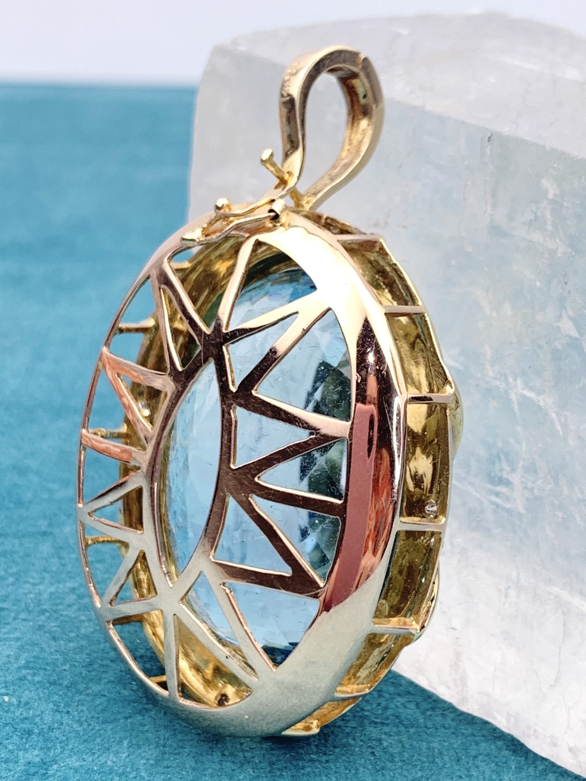 Huge 14ct Gold Diamond & Topaz Pendant - Image 5