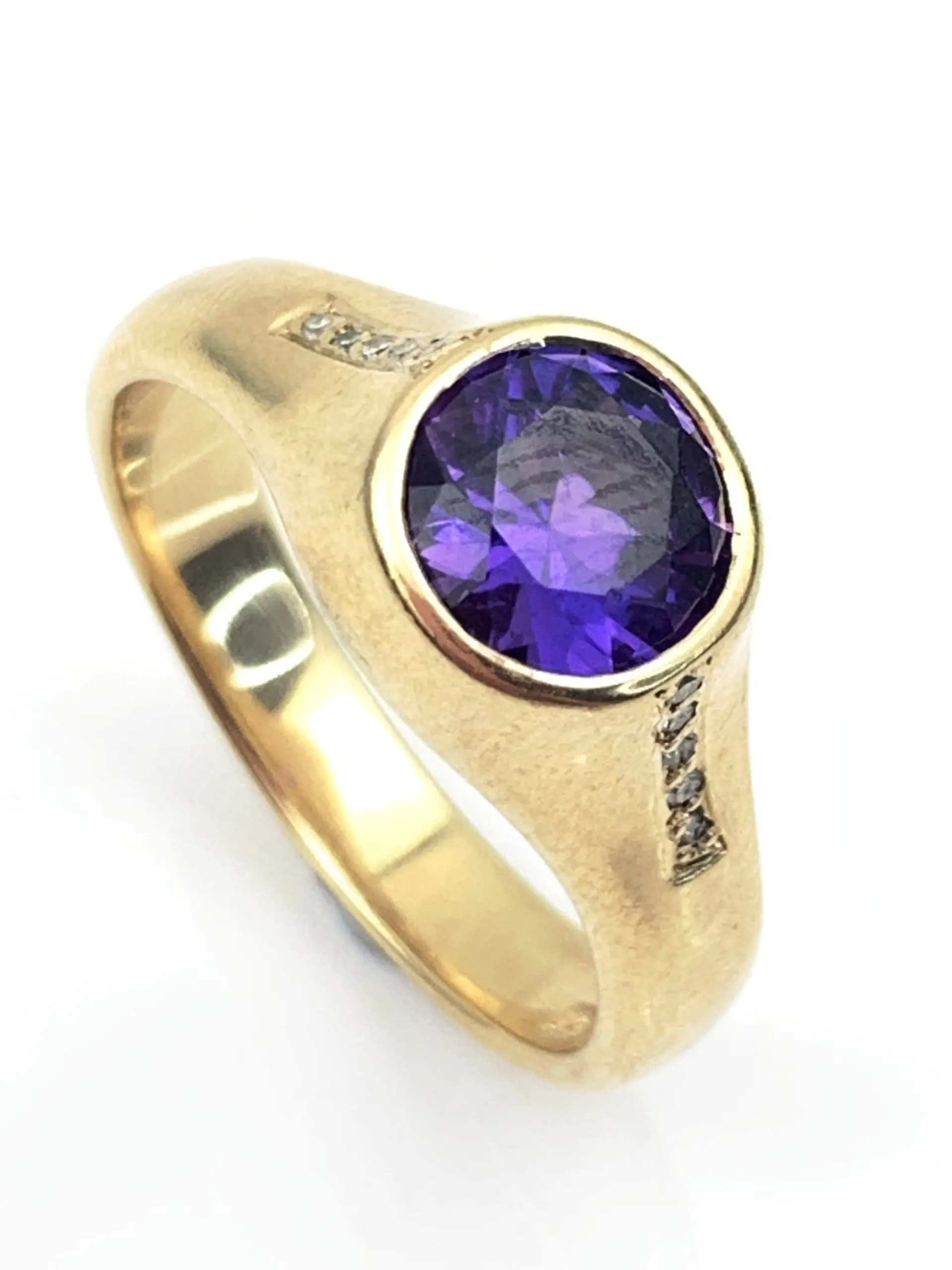 9ct Gold Diamond & Amethyst Ring