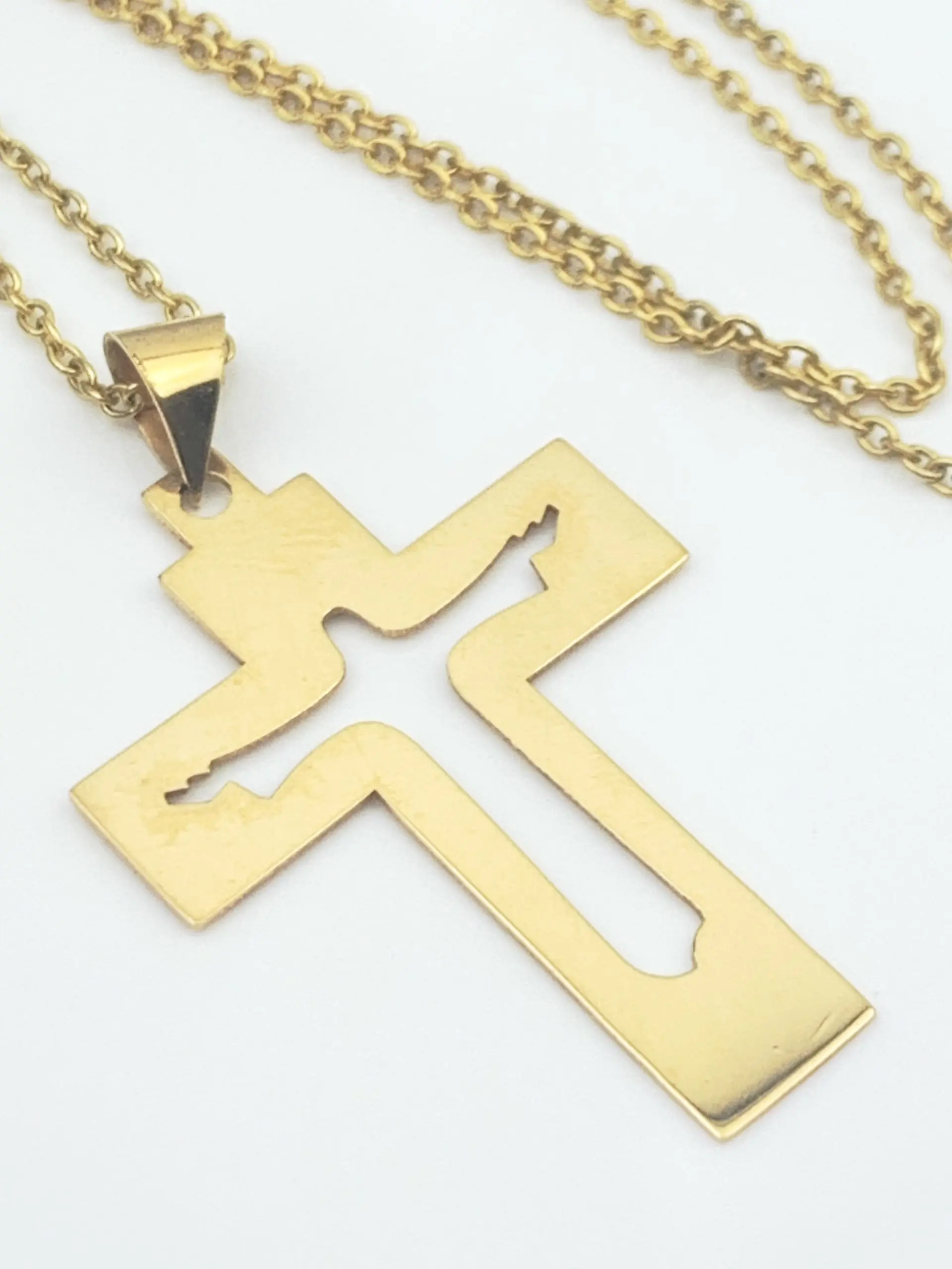 18ct Gold Cross Pendant  - Brand New!
