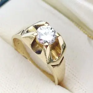 Modernist 18ct Gold Solitaire Diamond Ring