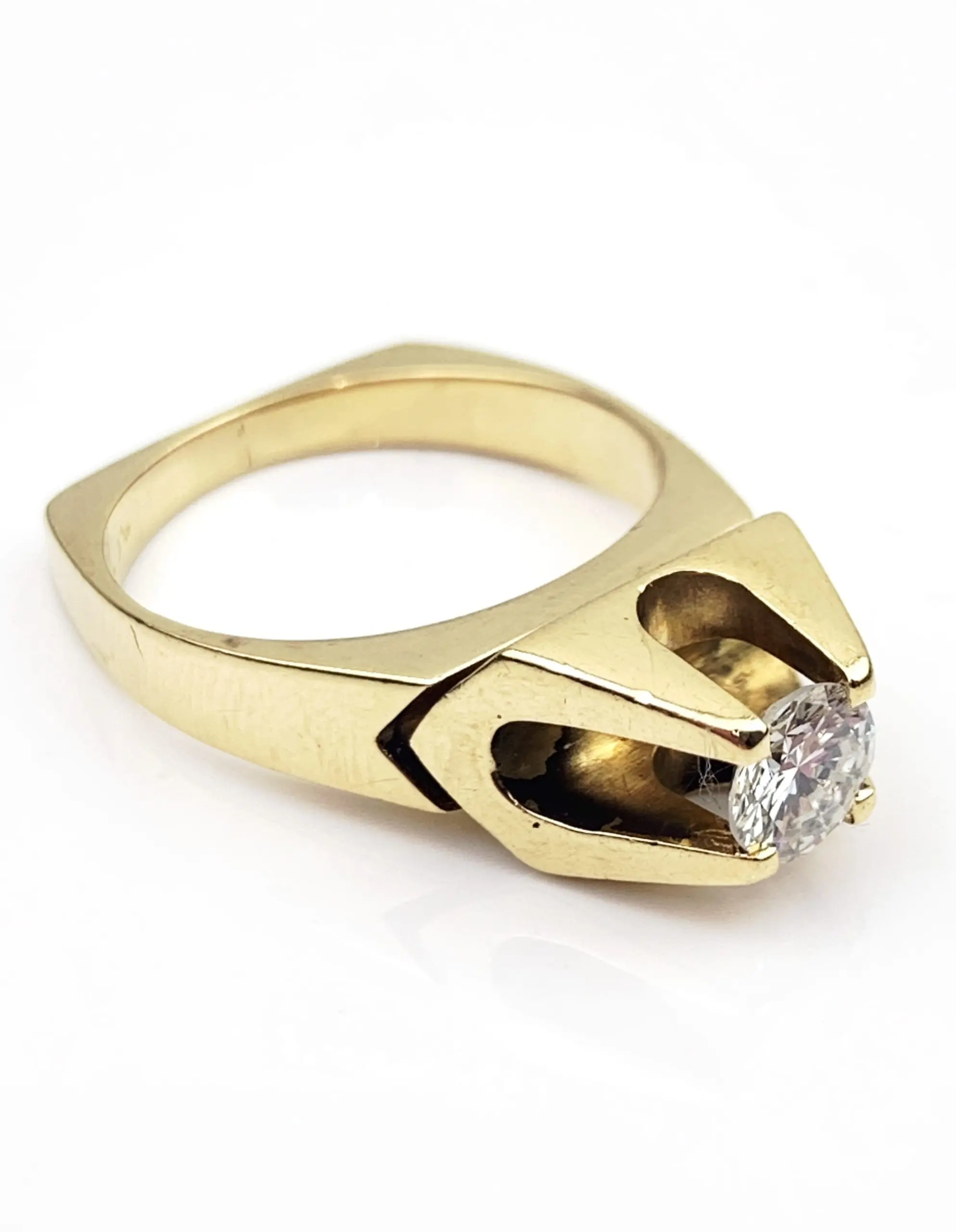 Modernist 18ct Gold Solitaire Diamond Ring - Image 3