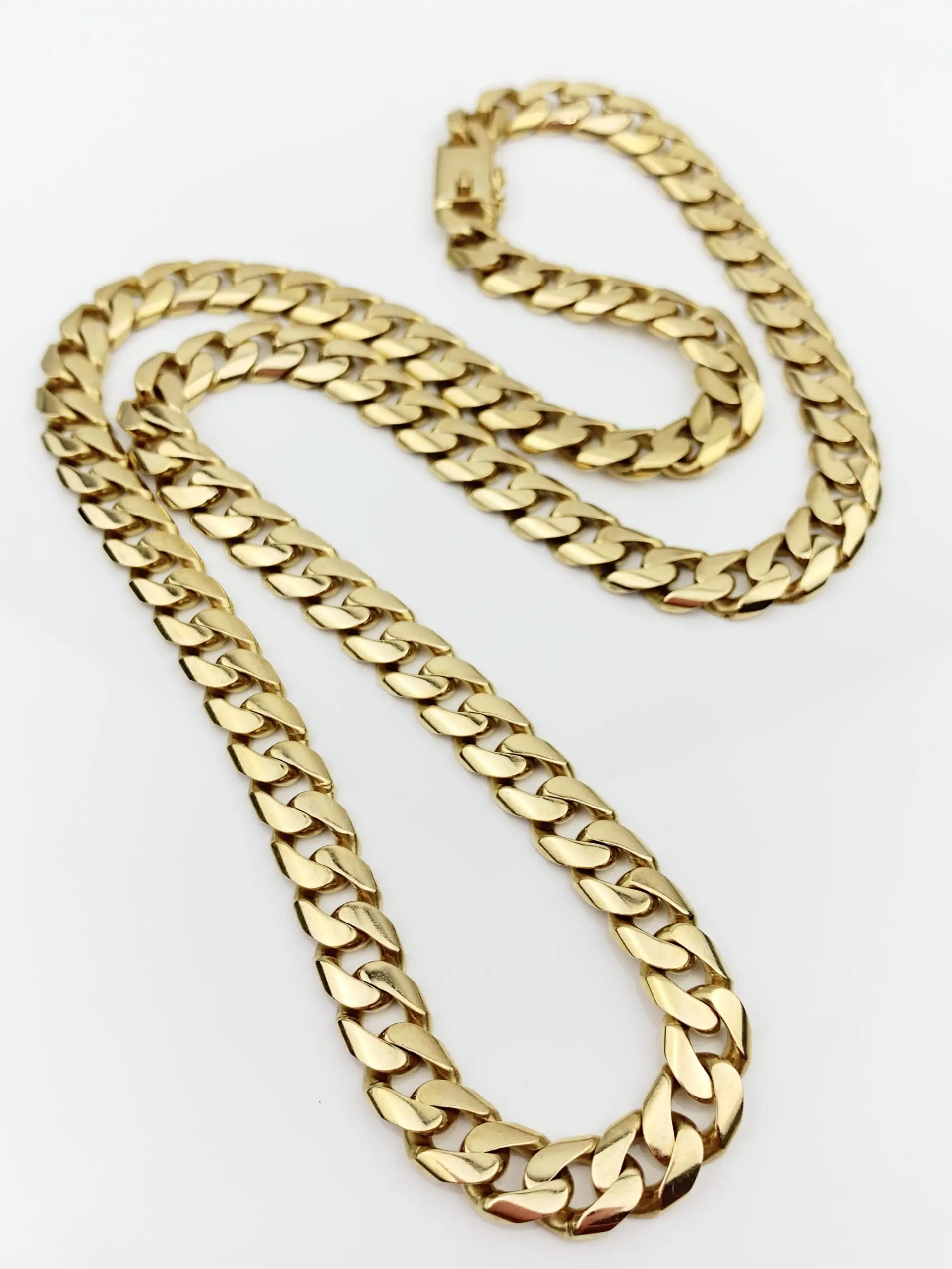 18ct Gold Chain Curb Link Necklace 104.90gms!!
