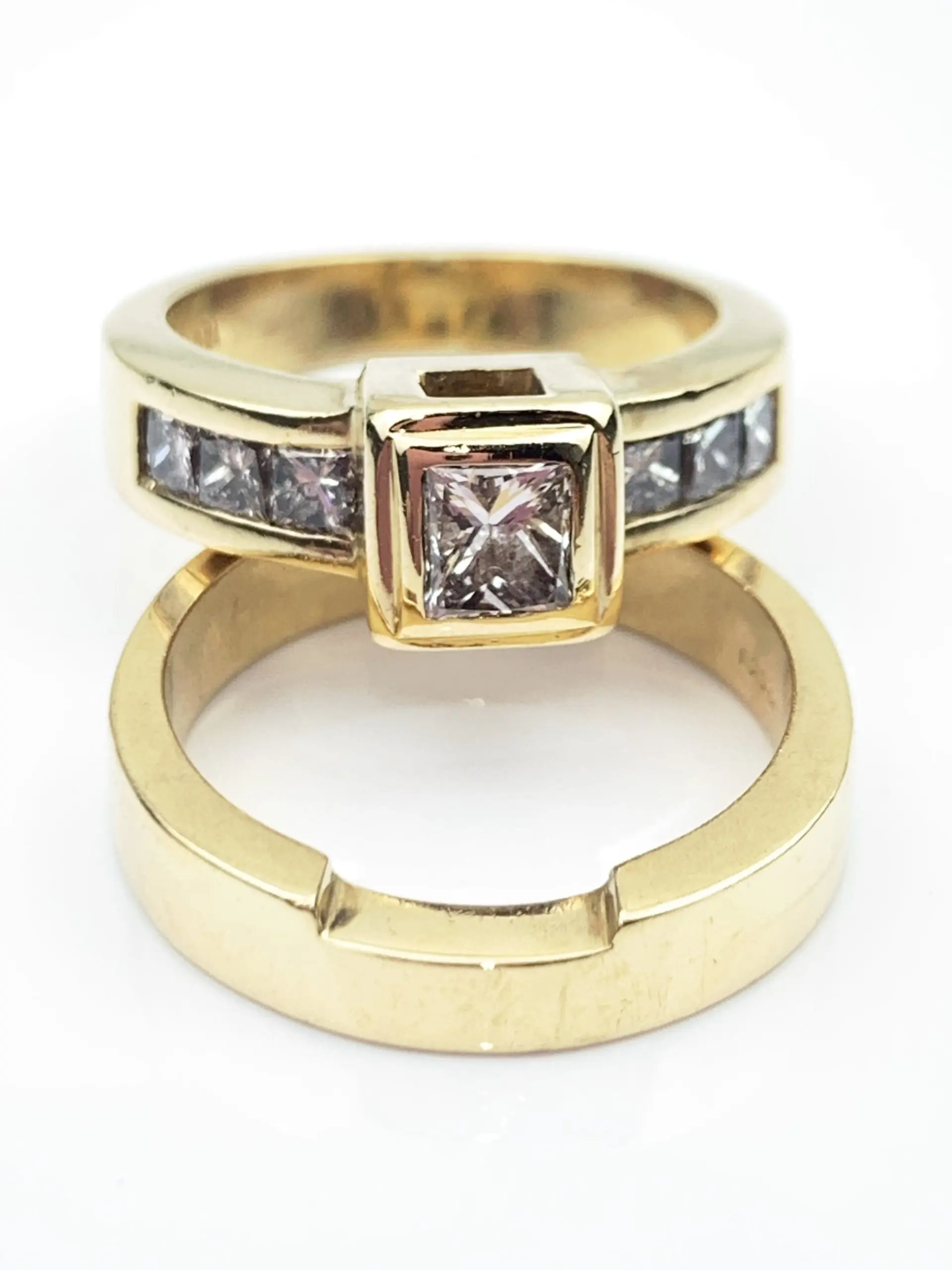 18ct Gold Diamond Engagement Ring & Wedding Band
