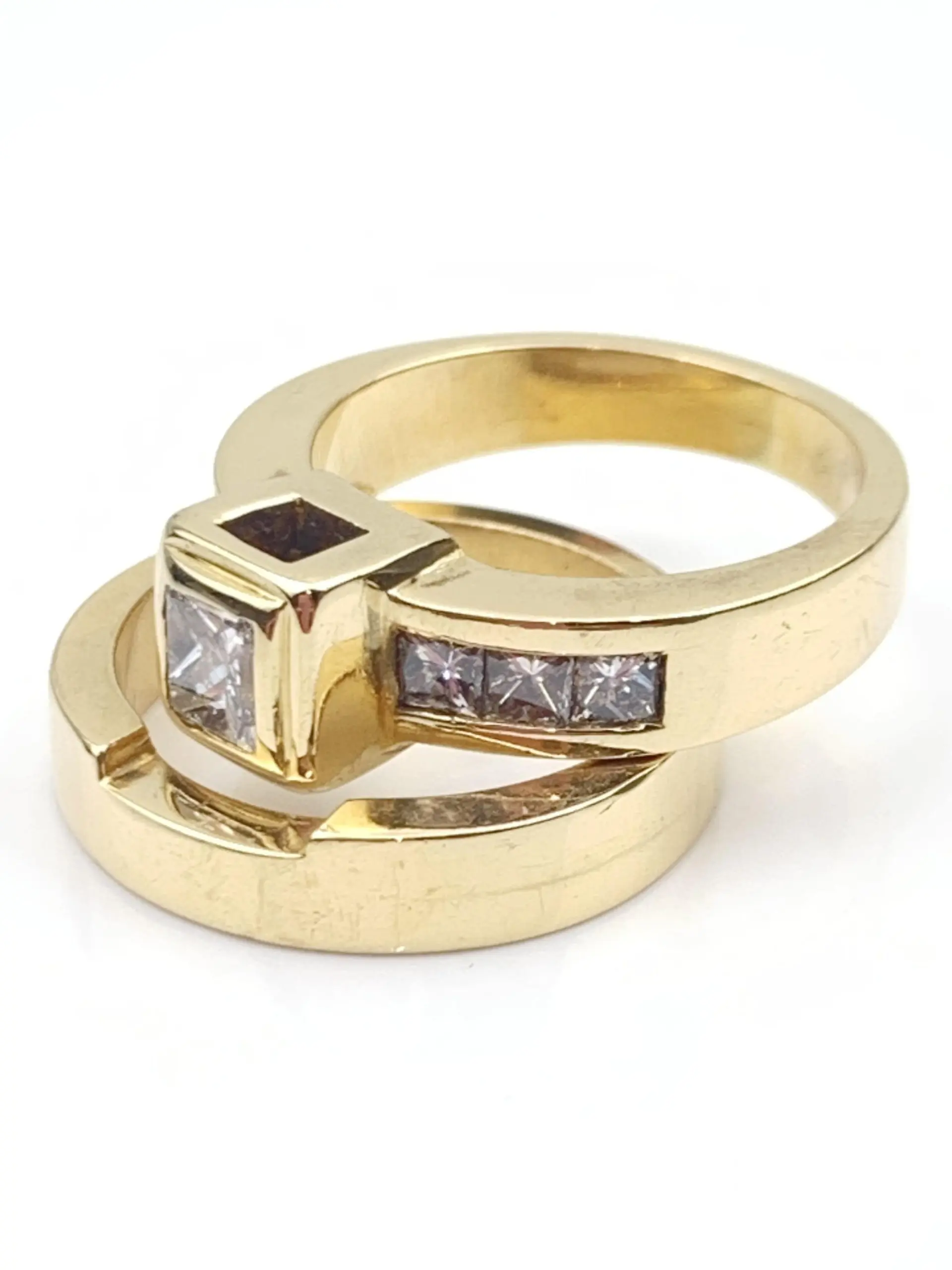 18ct Gold Diamond Engagement Ring & Wedding Band - Image 4