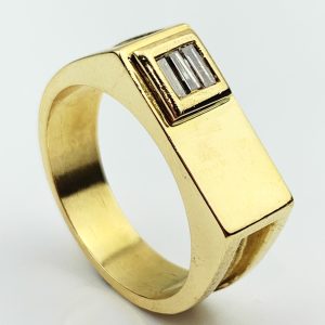 18ct Gold Mens Diamond Signet Ring