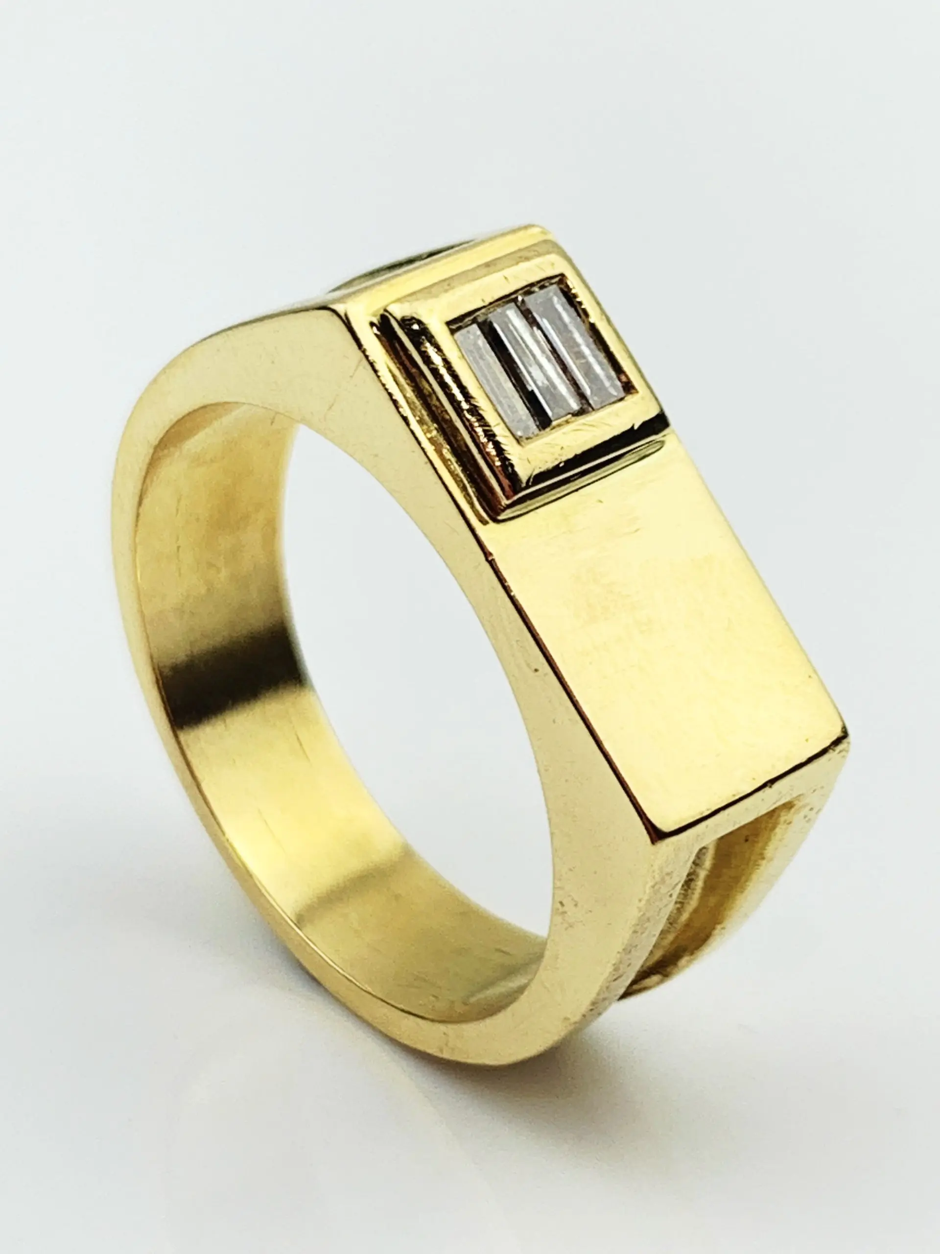 18ct Gold Mens Diamond Signet Ring