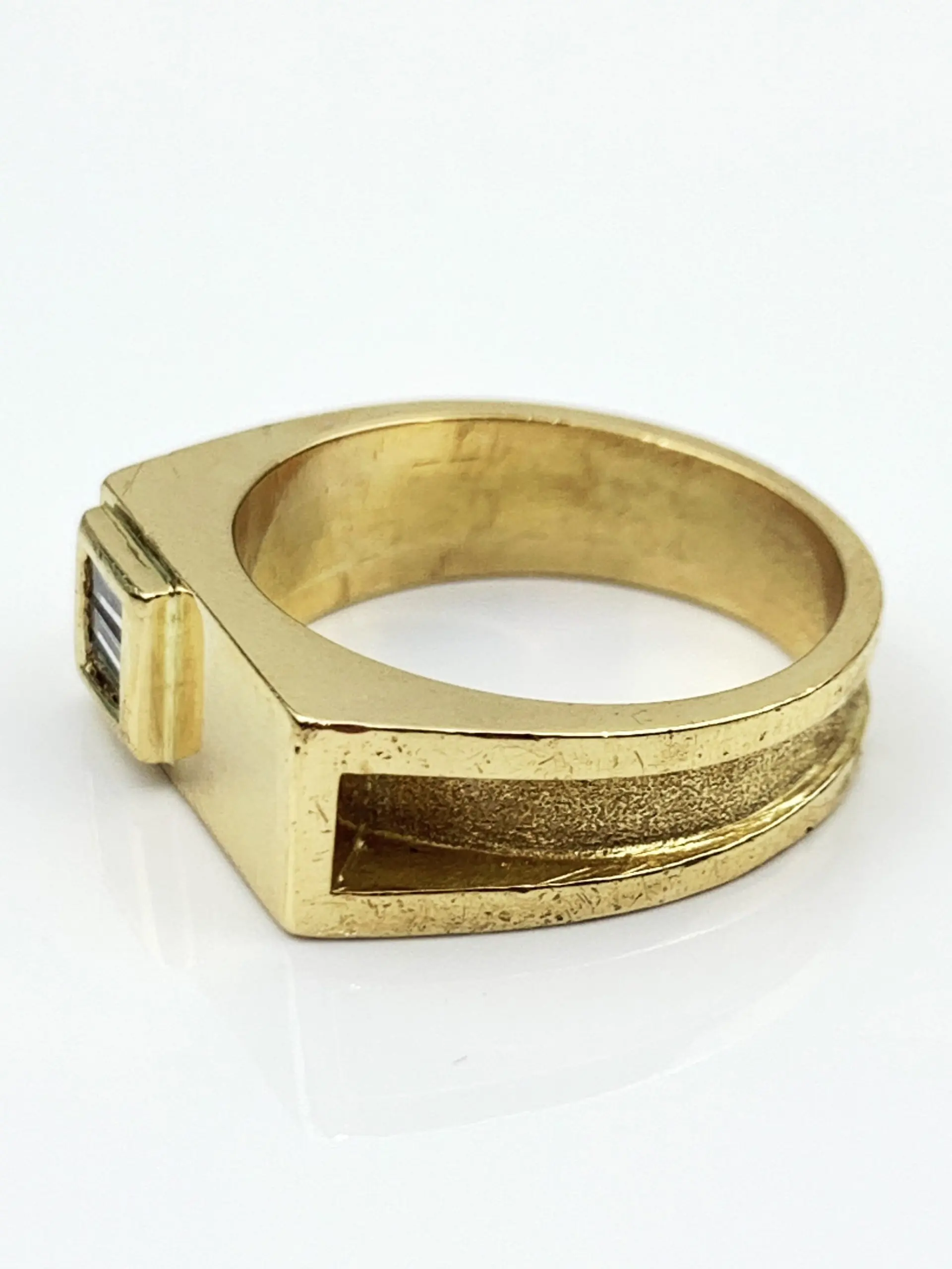 18ct Gold Mens Diamond Signet Ring - Image 3