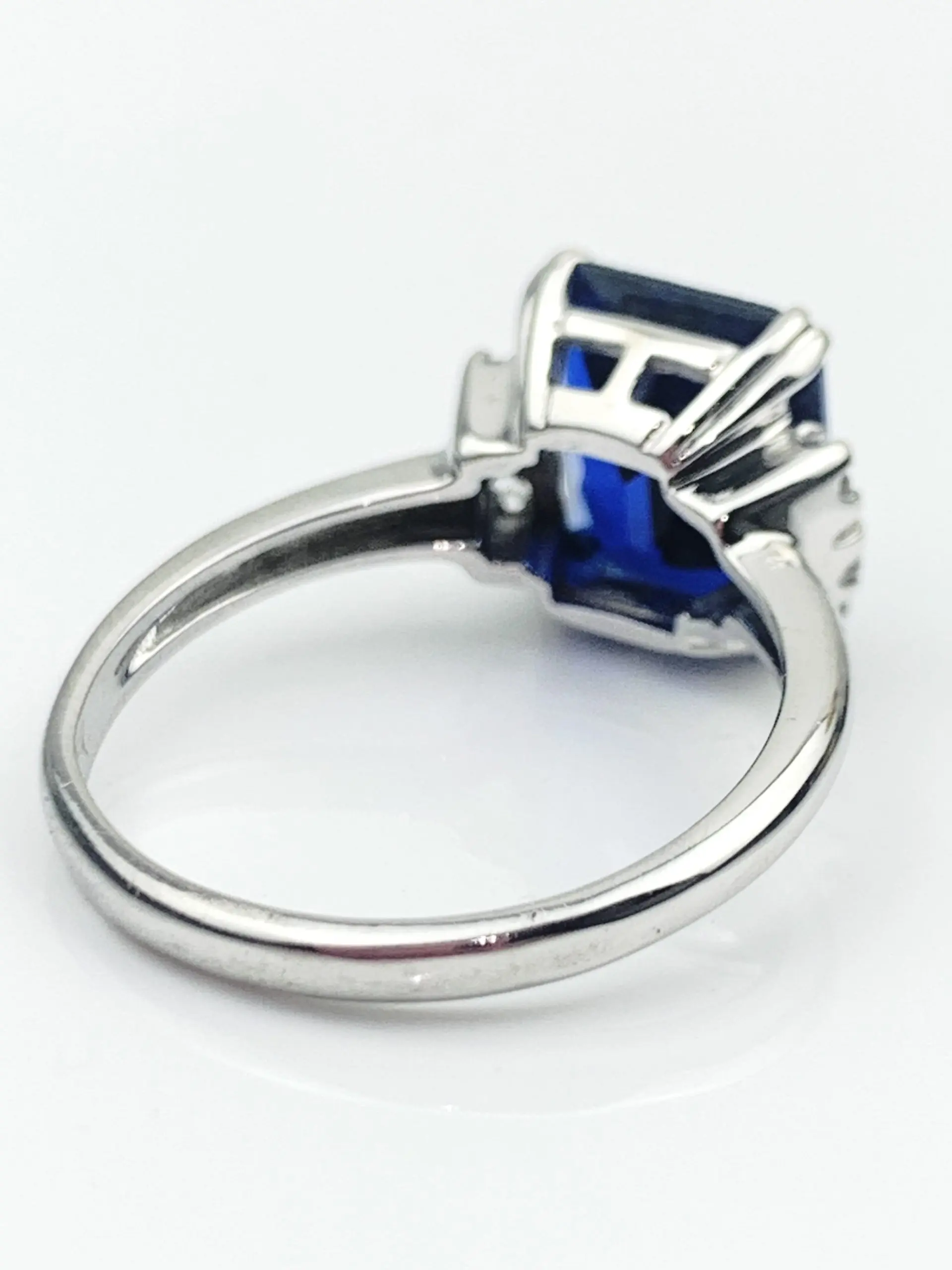 10ct White Gold CZ & Blue Spinel Ring - Image 3