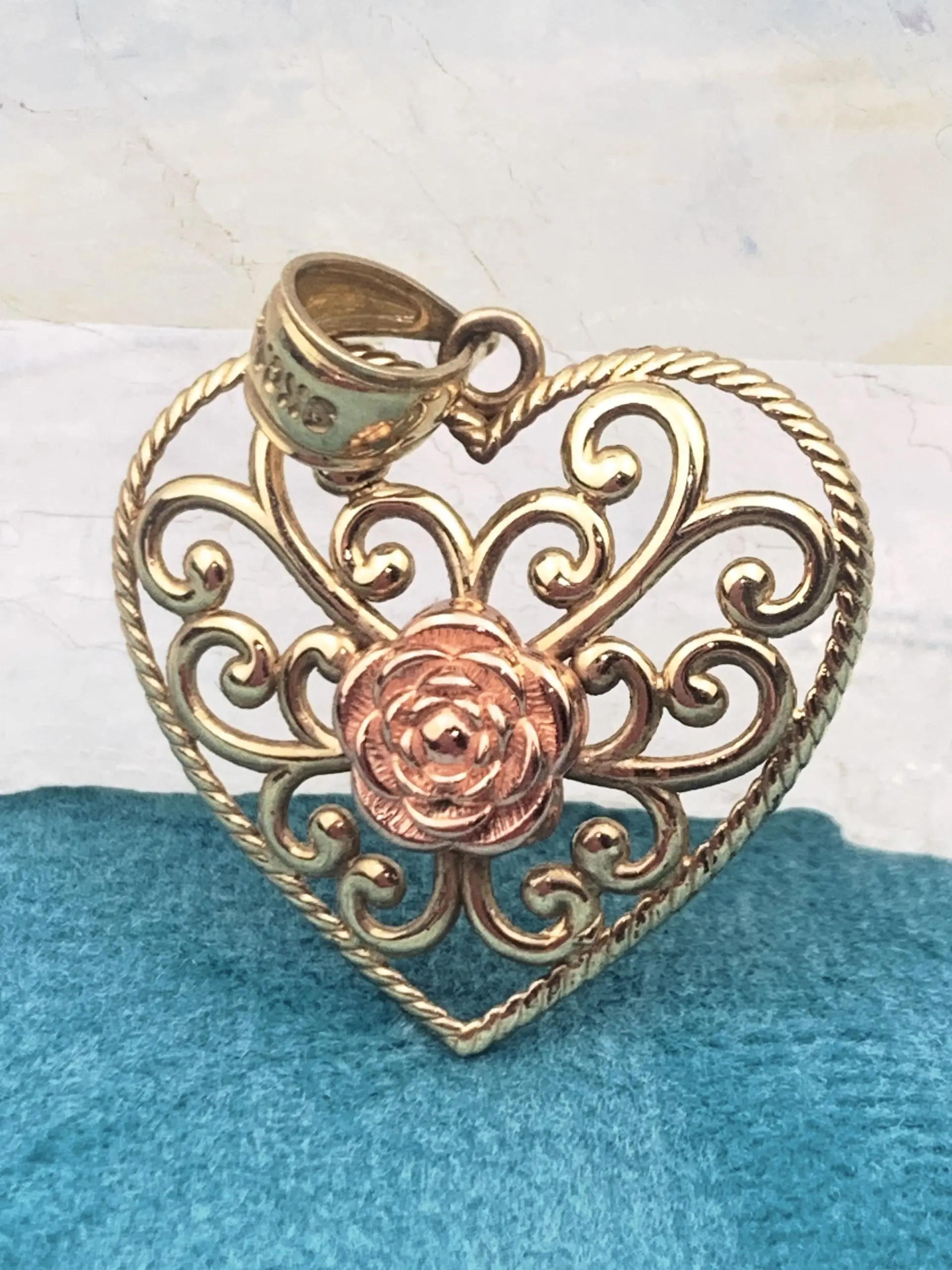9ct Gold Filigree Heart Pendant