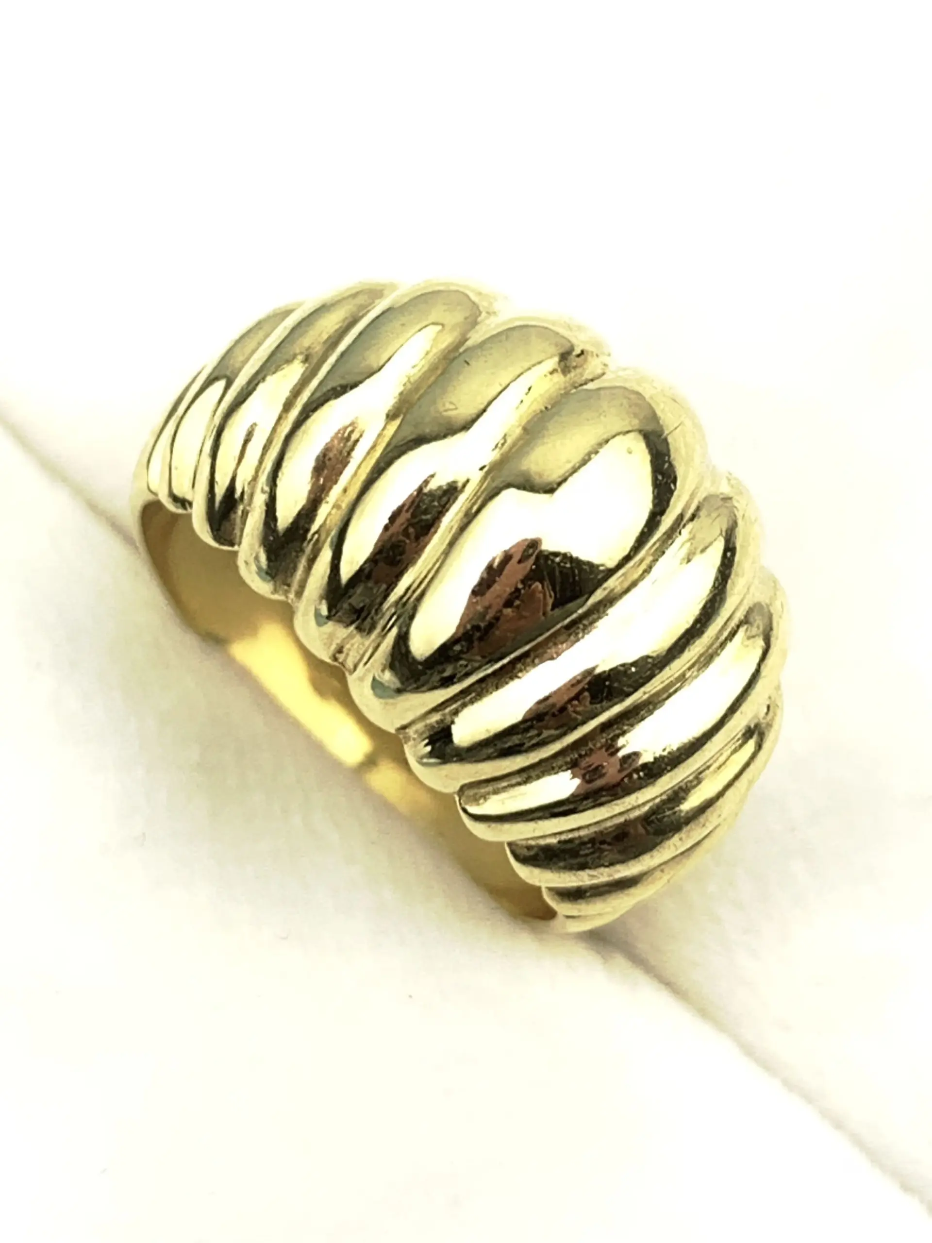 14ct Gold Ribbed Dome Ring
