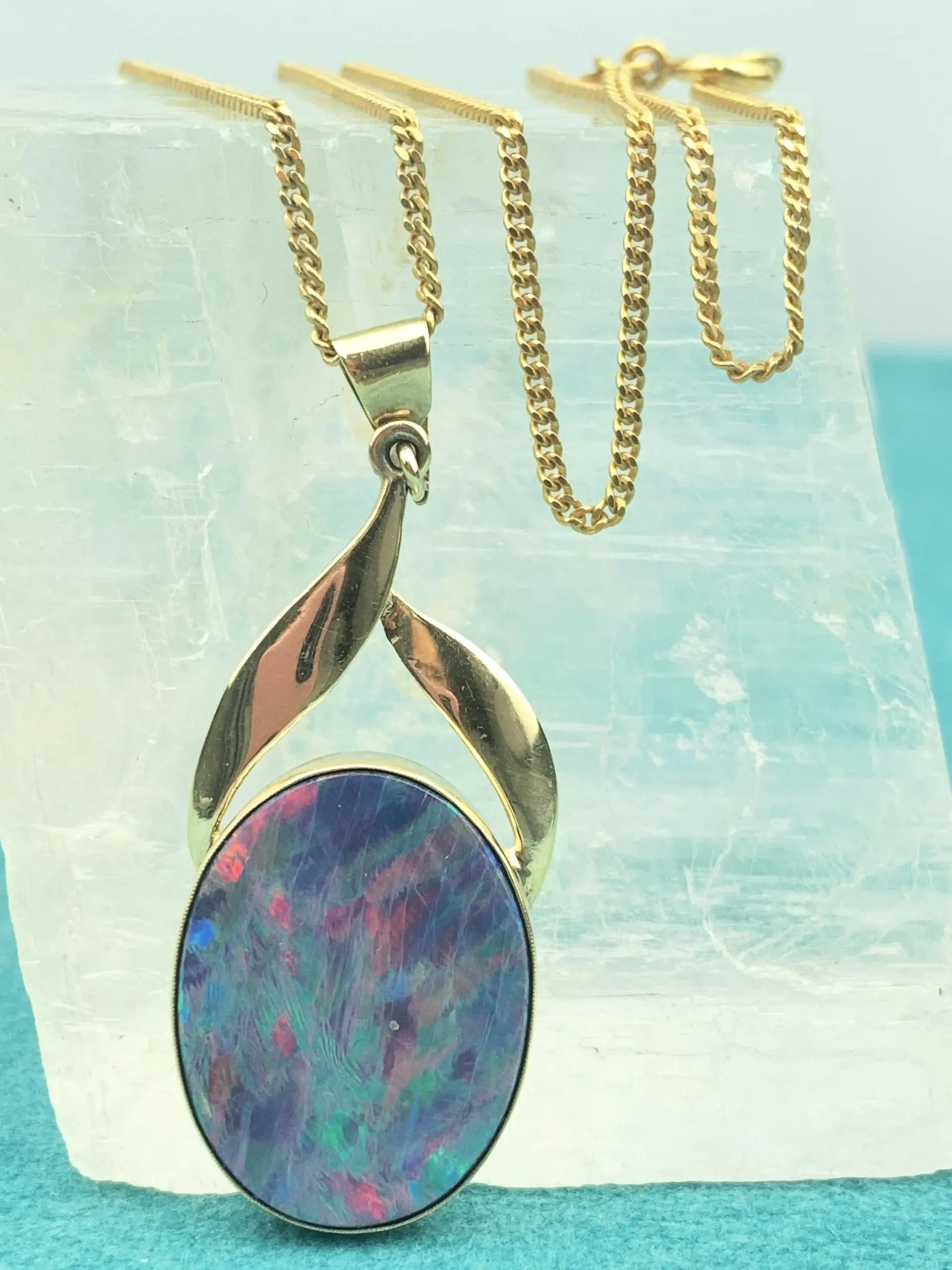 9ct Gold Opal Pendant & 14ct Gold Chain