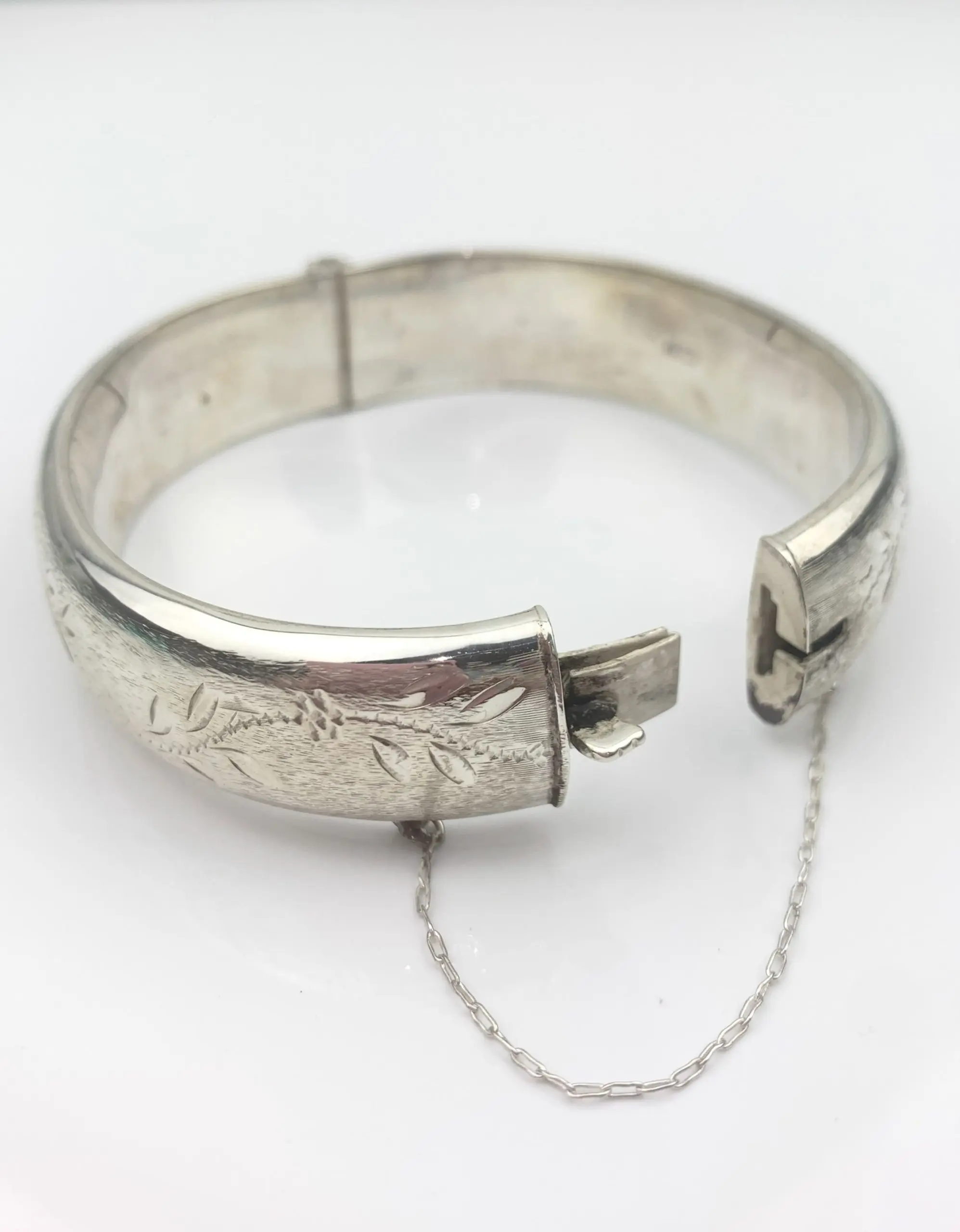 Vintage 925 Sterling Silver Bangle - Image 4