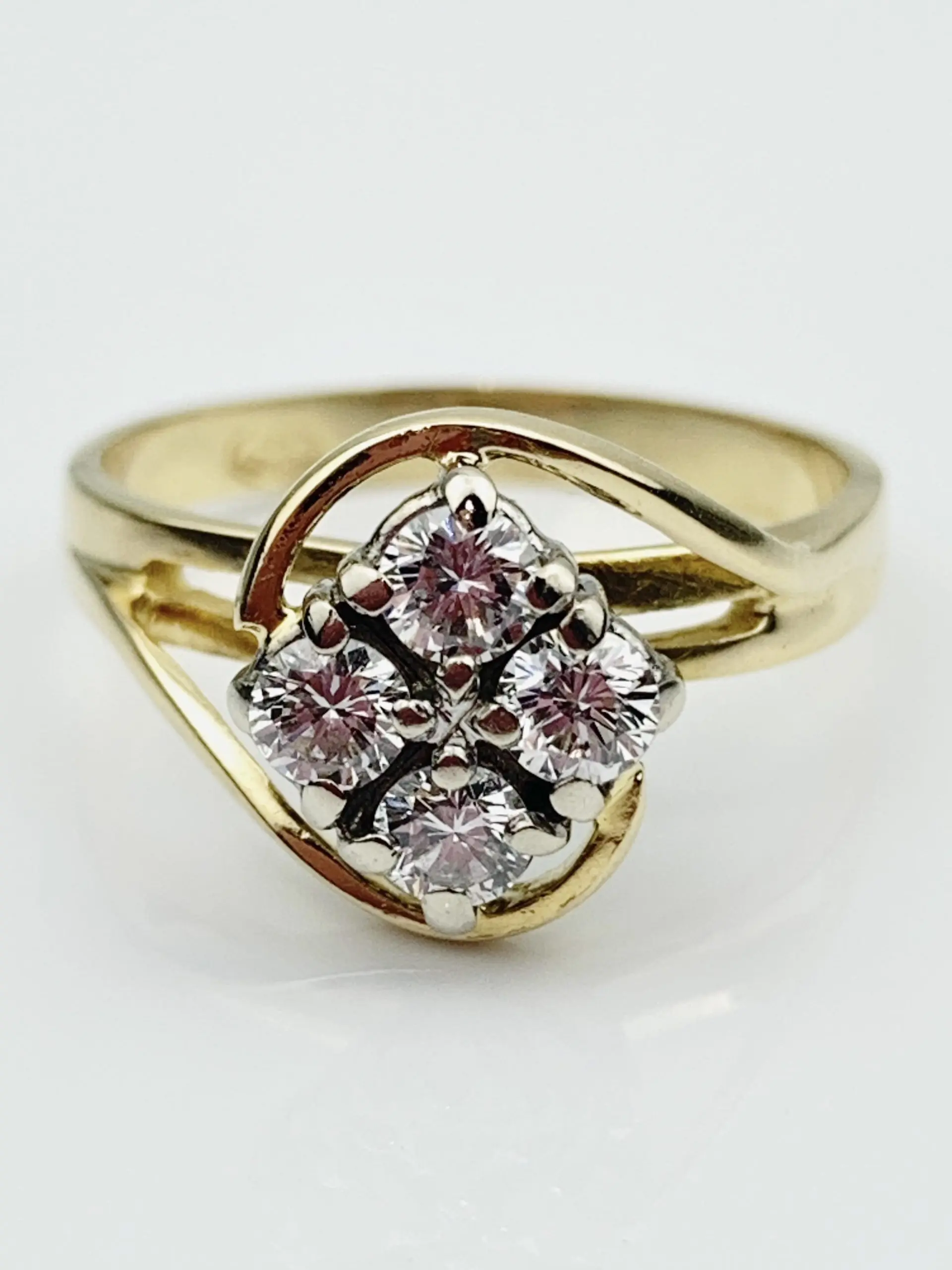 18ct Gold Daisy Cluster Diamond Ring