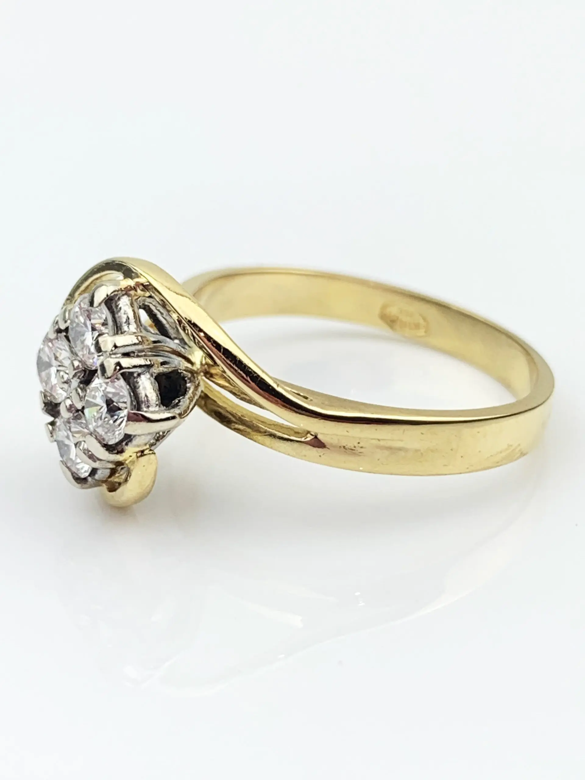 18ct Gold Daisy Cluster Diamond Ring - Image 2