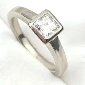 18ct White Gold Solitaire Diamond Engagement Ring