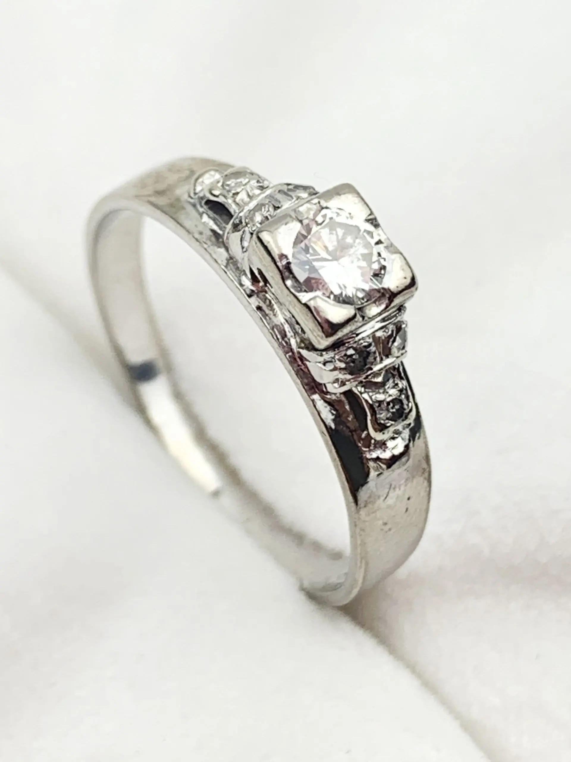 Vintage 18ct White Gold Diamond Ring