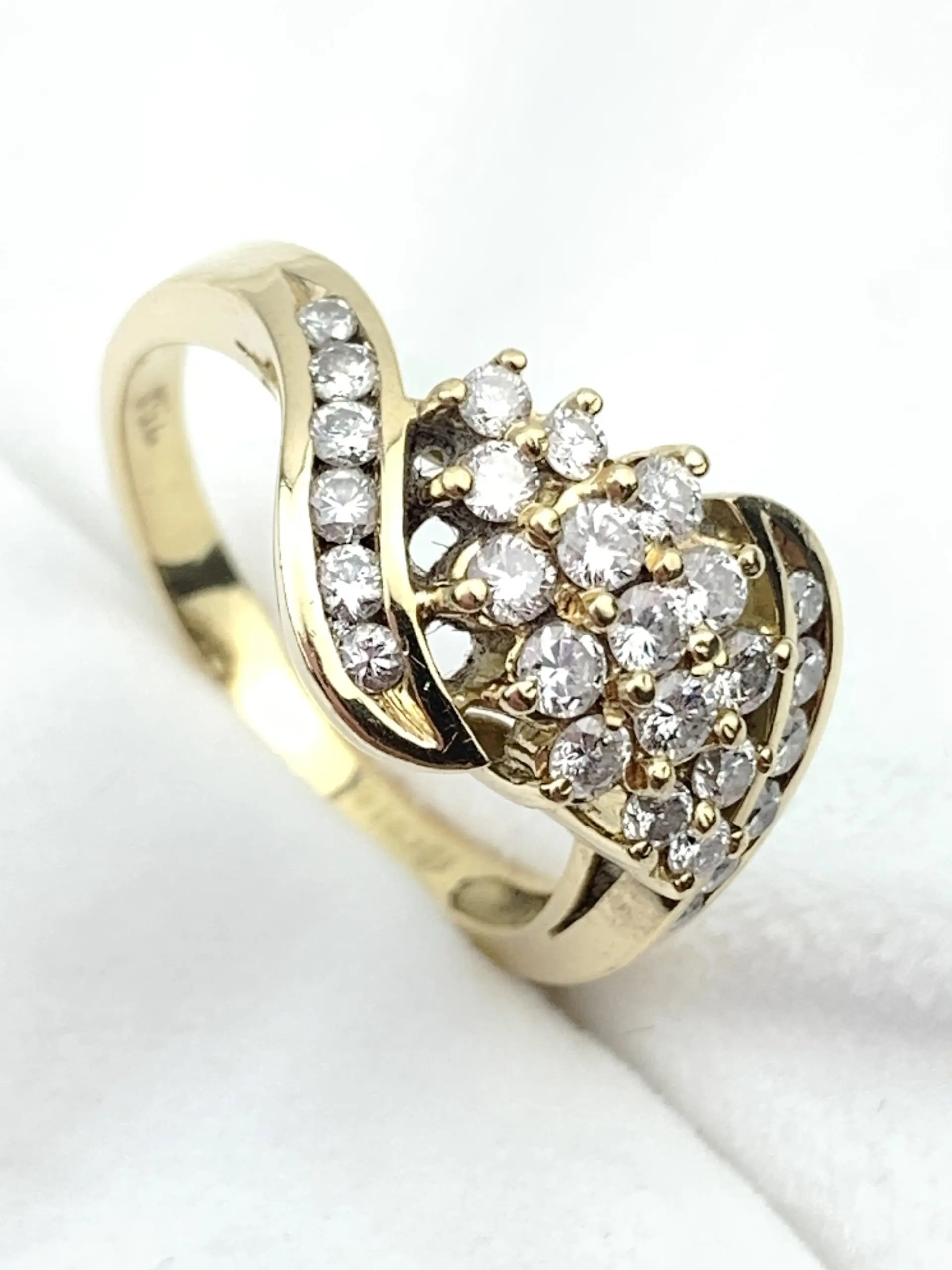 18ct Gold Cluster Diamond Ring