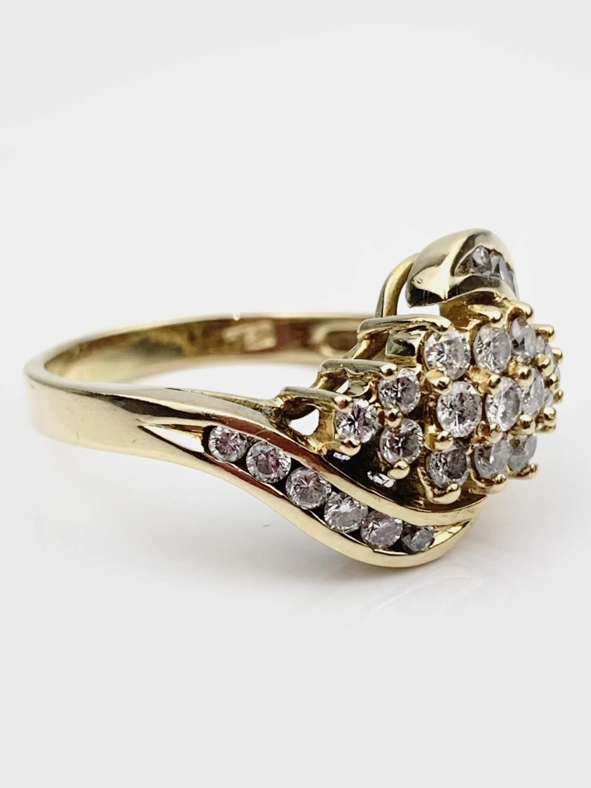 18ct Gold Cluster Diamond Ring - Image 4