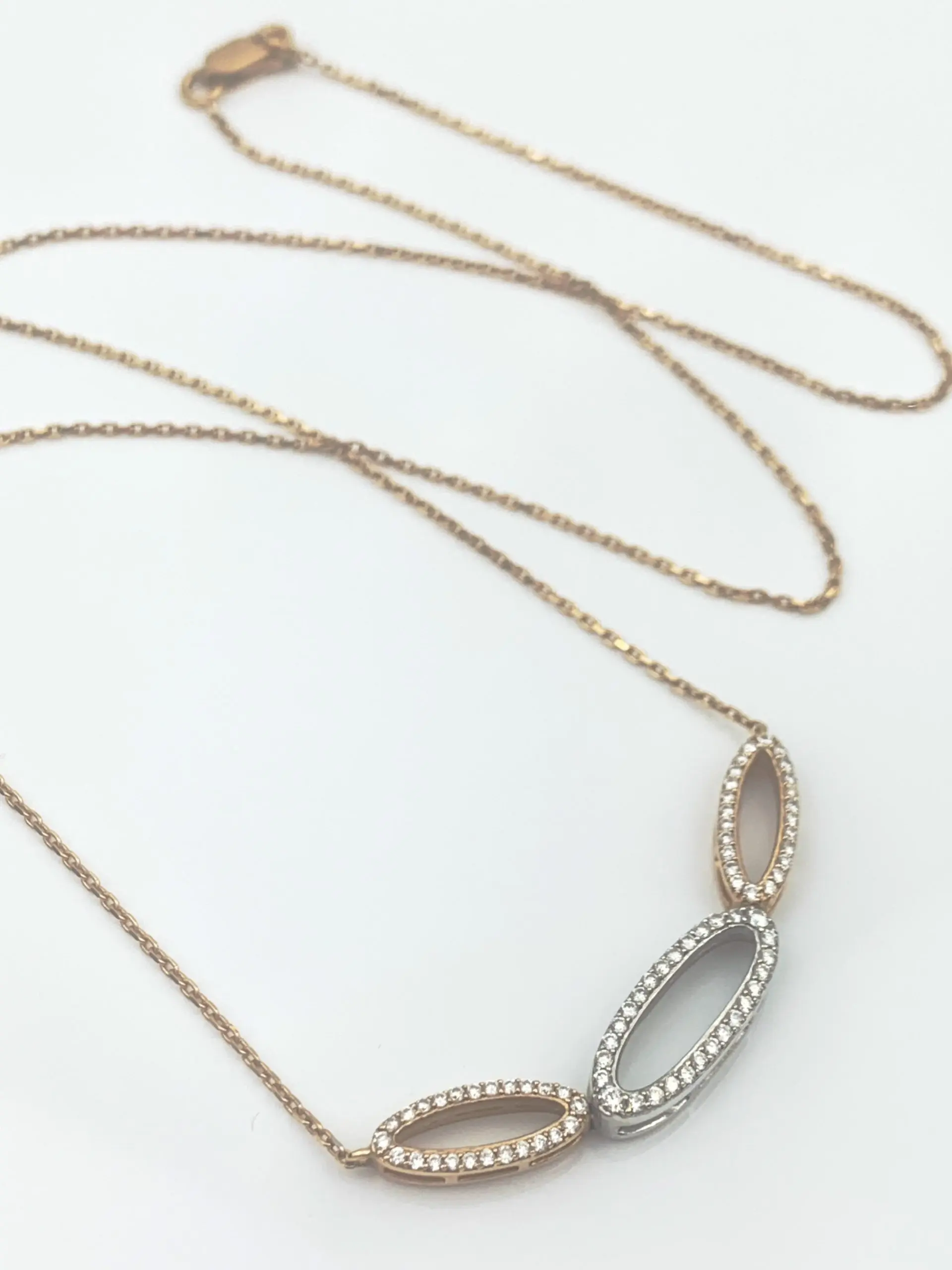 18ct Gold Diamond Necklace - Image 2