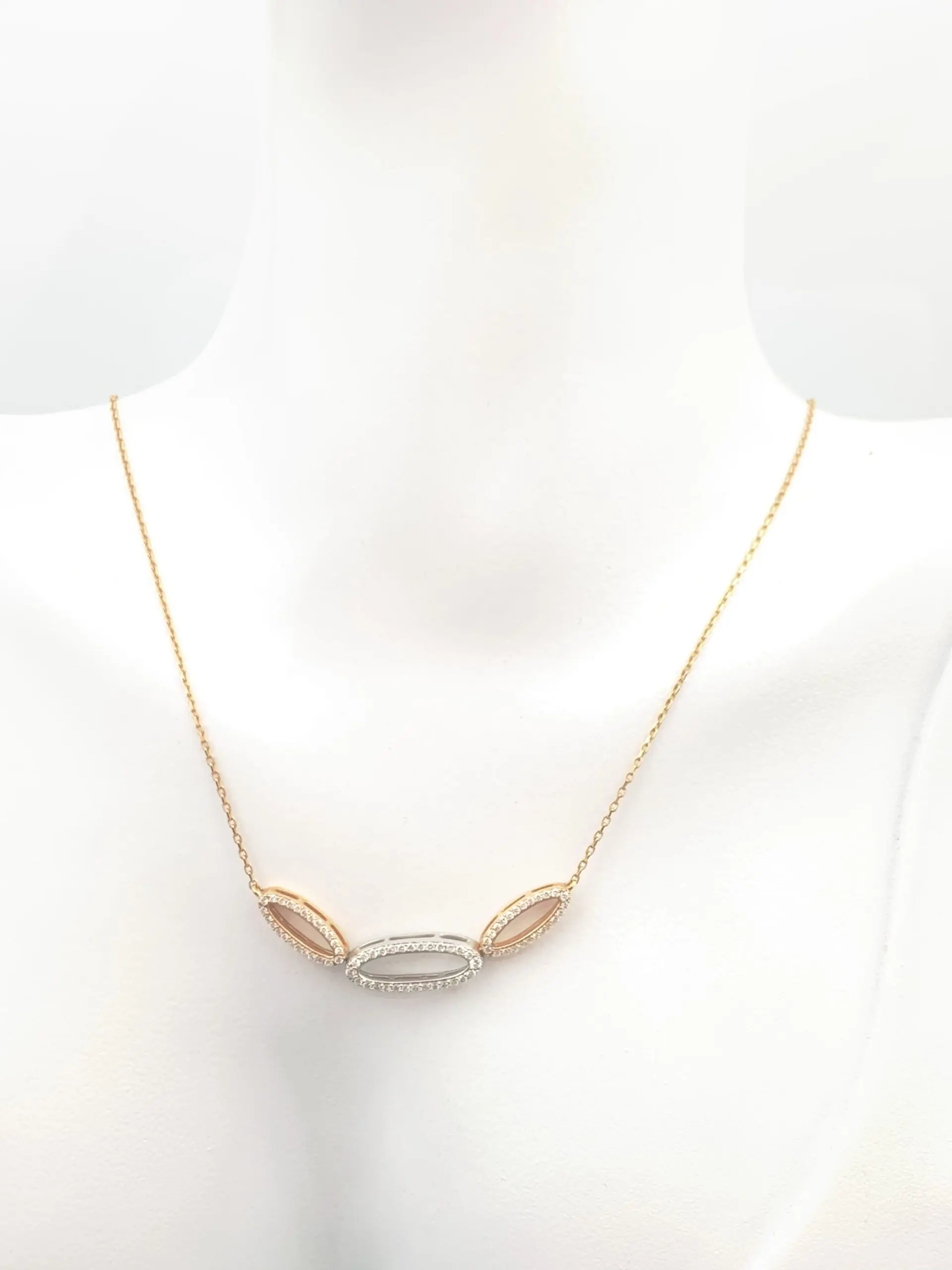 18ct Gold Diamond Necklace - Image 4
