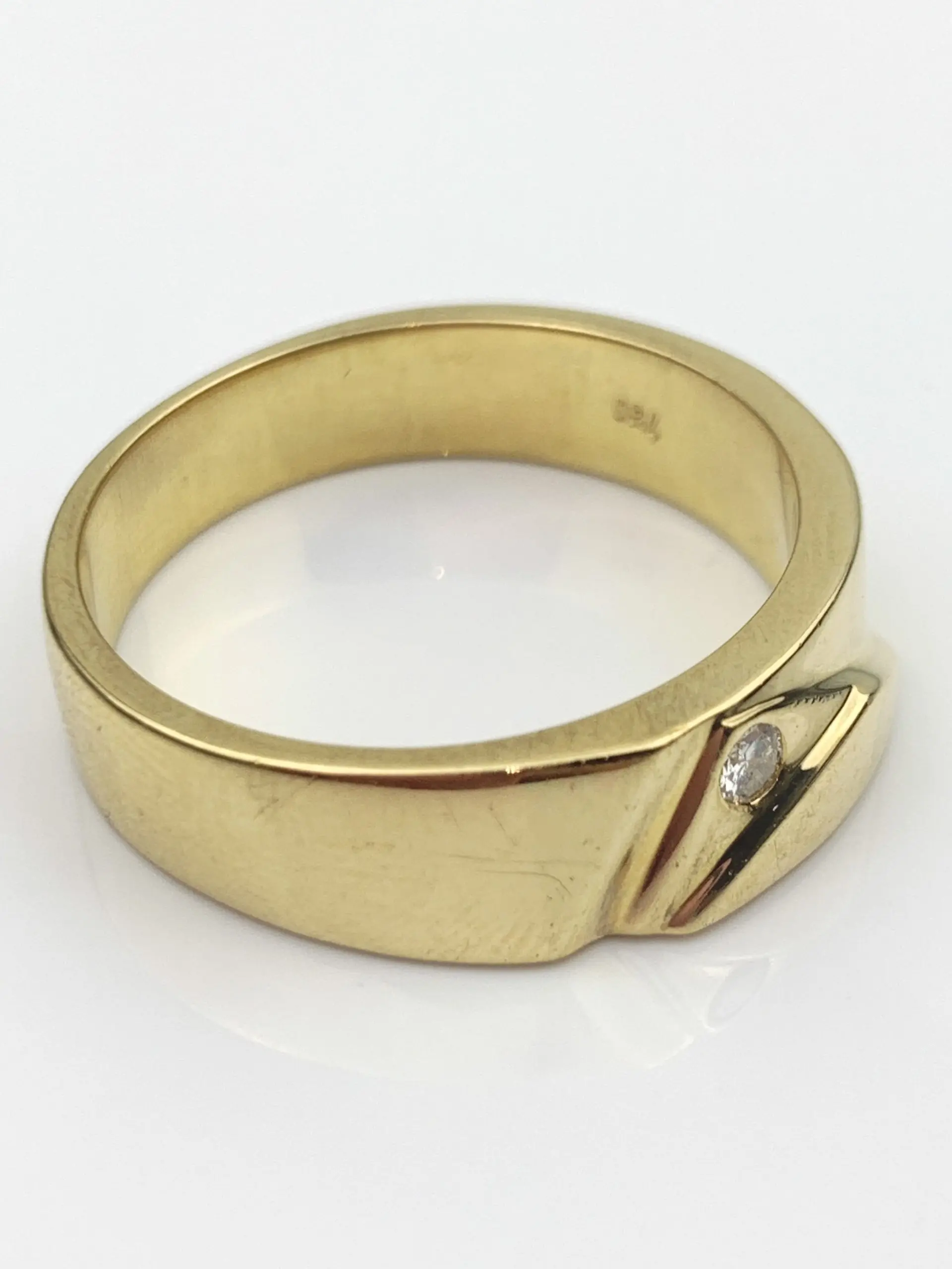 18ct Gold Mens Diamond Signet Ring - Image 3