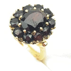 18ct Gold Garnet Ring