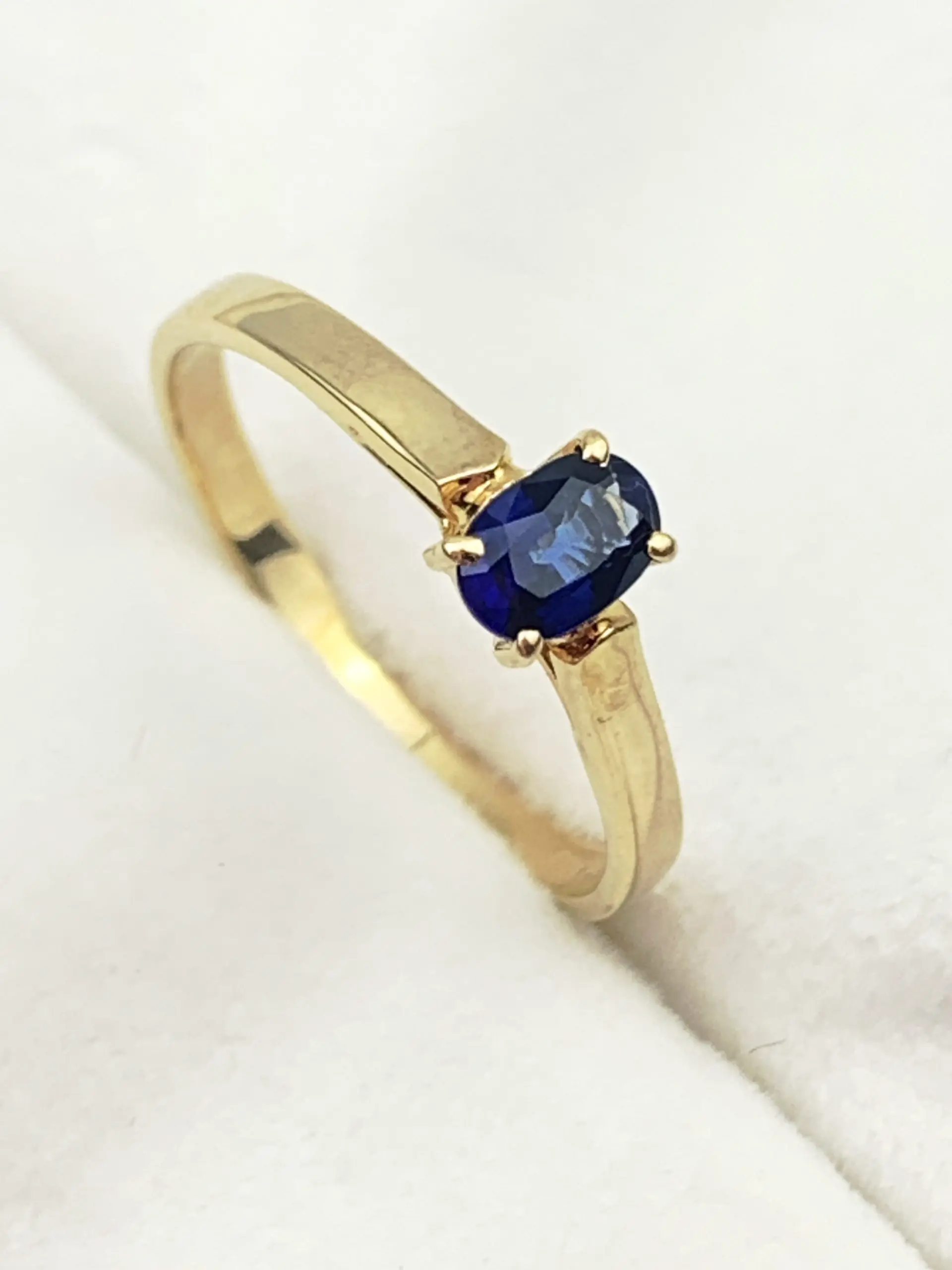 14ct Gold Blue Spinel Ring