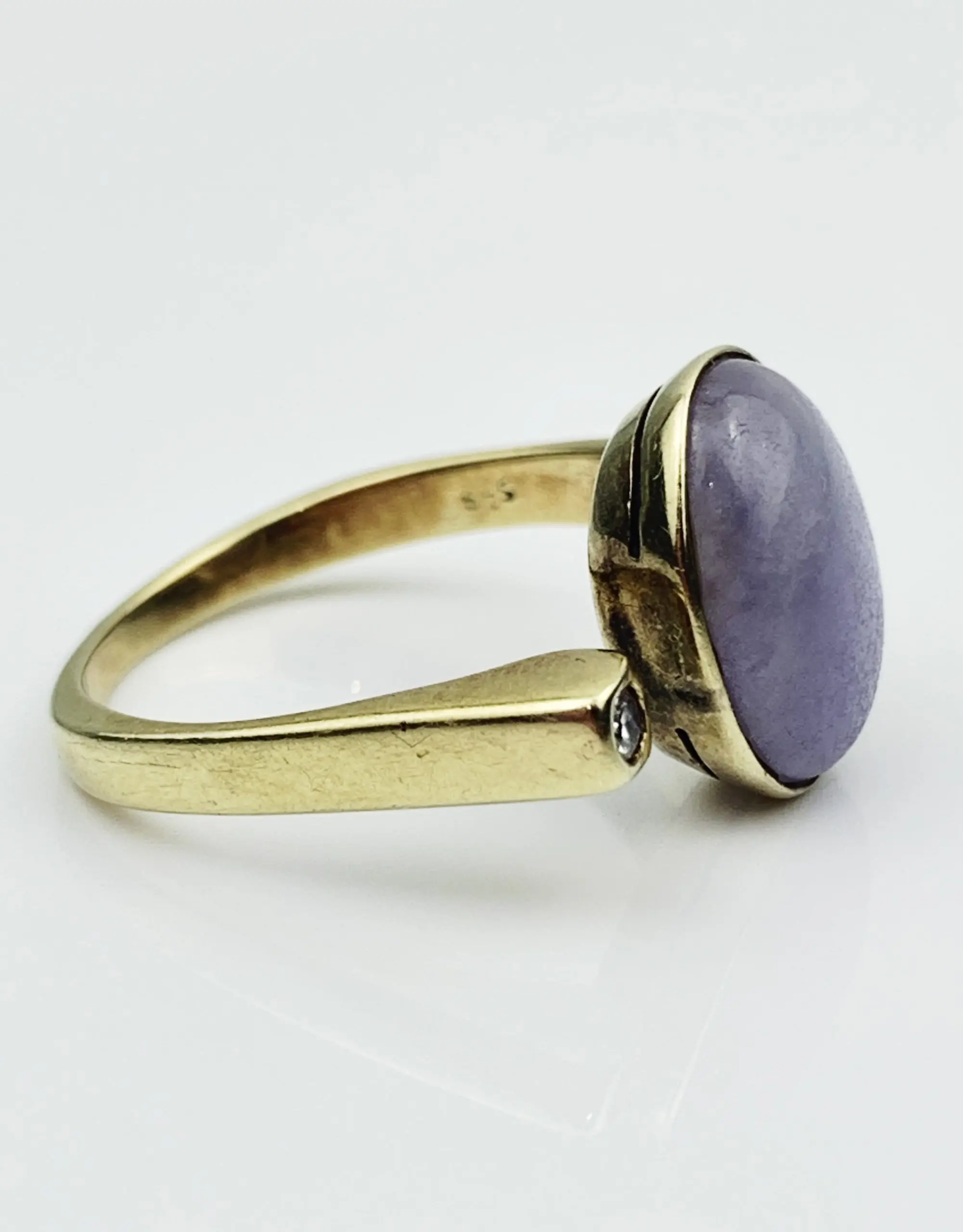 Open-cuff 14ct Gold Diamond & Lavender Jadeite Ring - Image 3