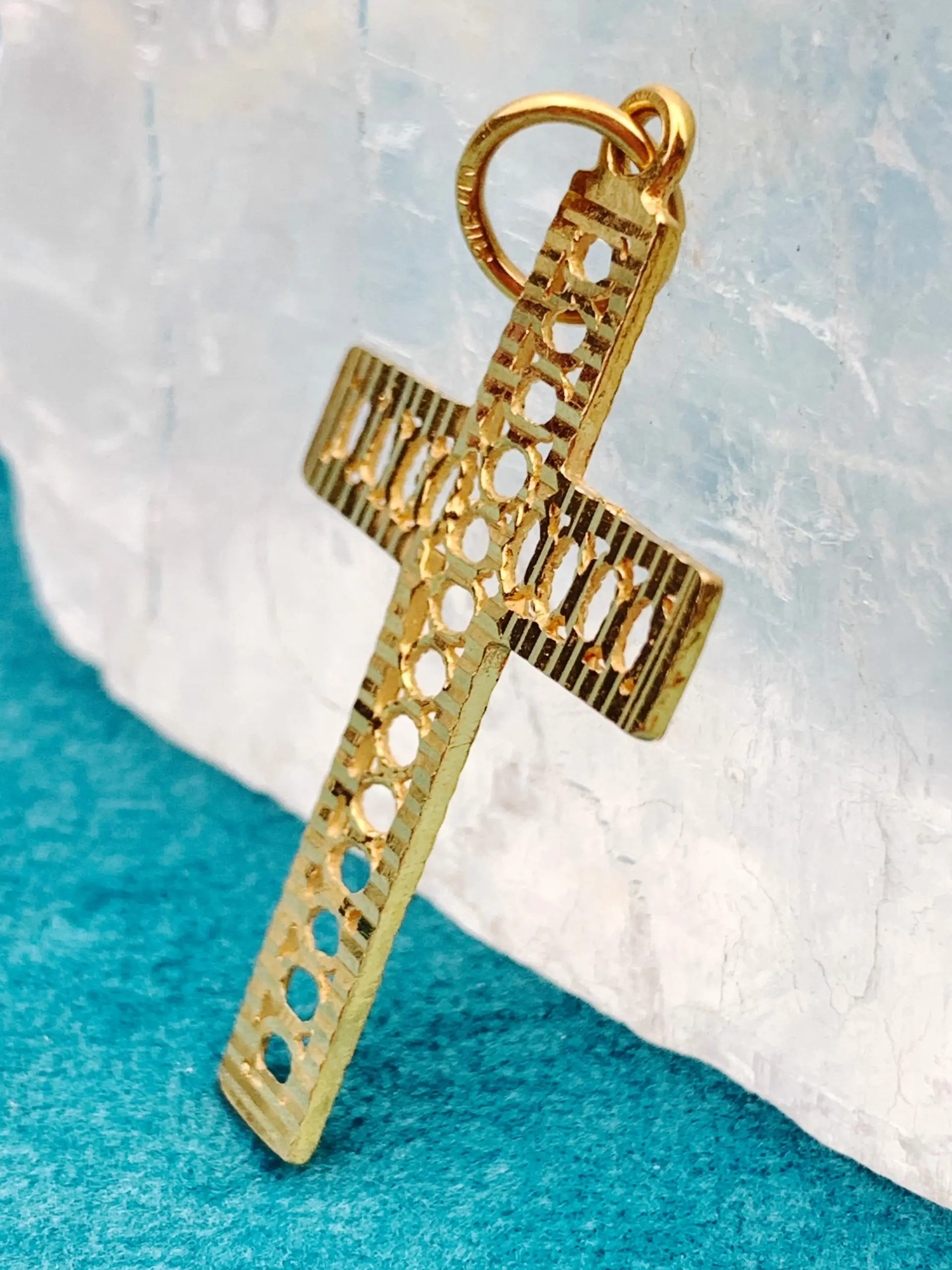 22ct Gold Cross Pendant - Image 3