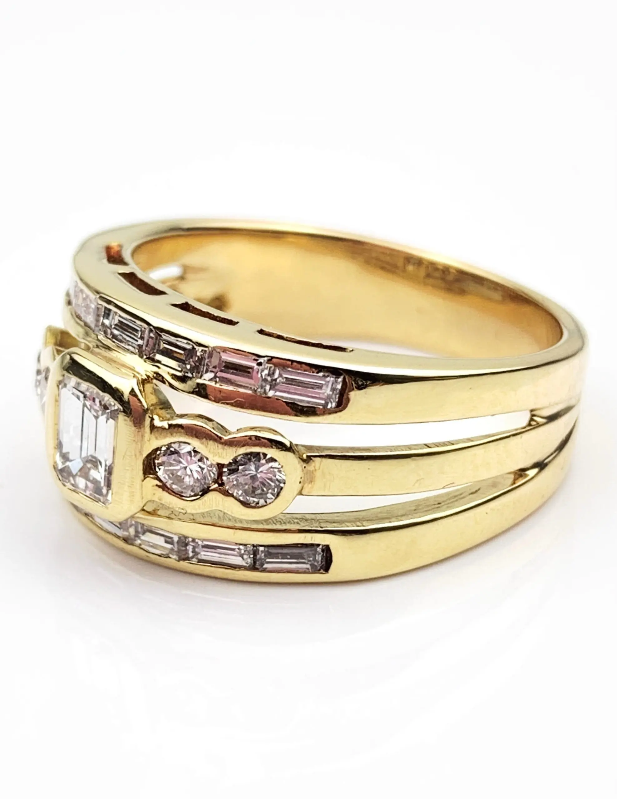 18ct Gold Cluster Diamond Ring - Image 3