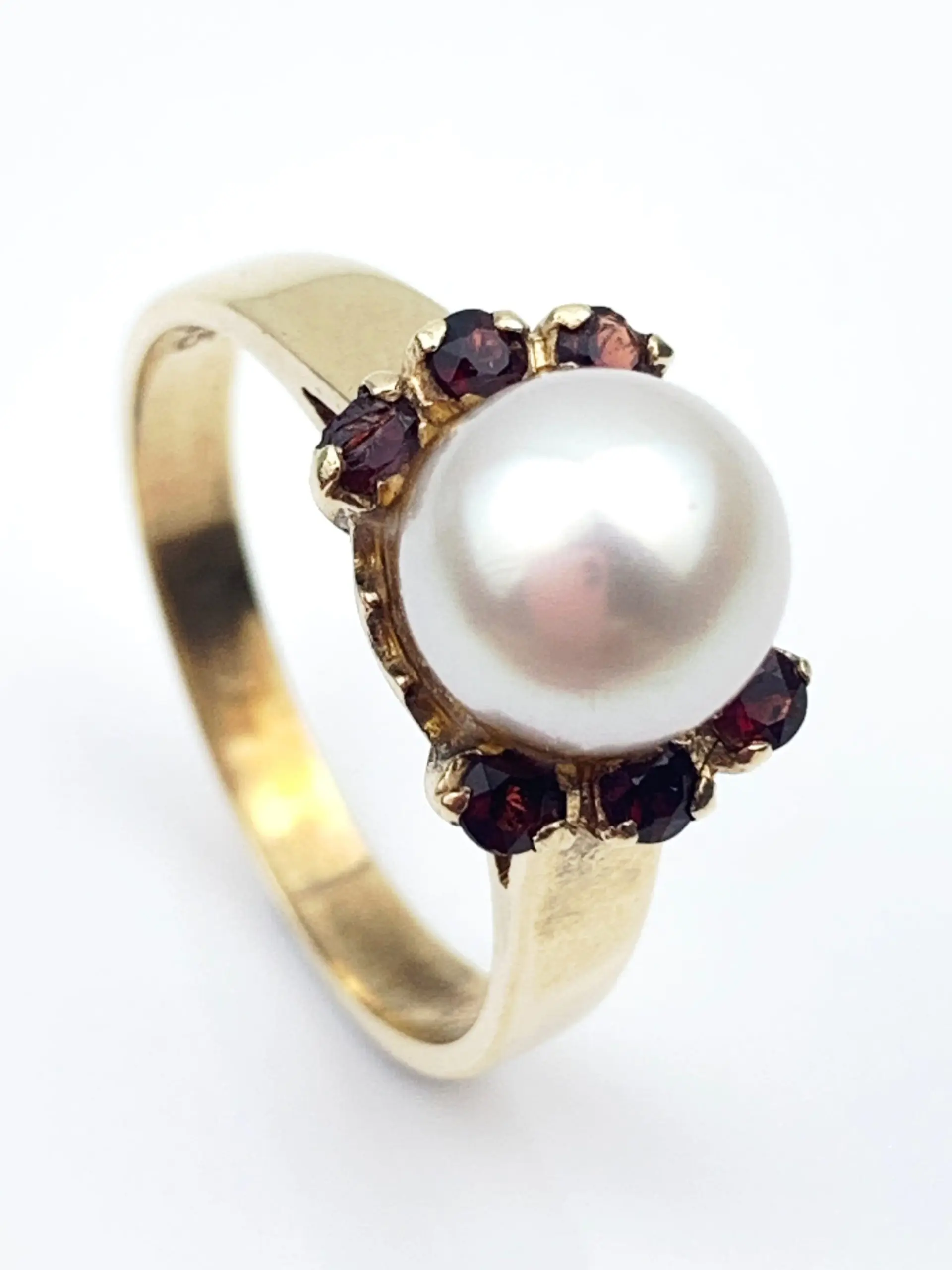 9ct Gold Ruby & Pearl Ring