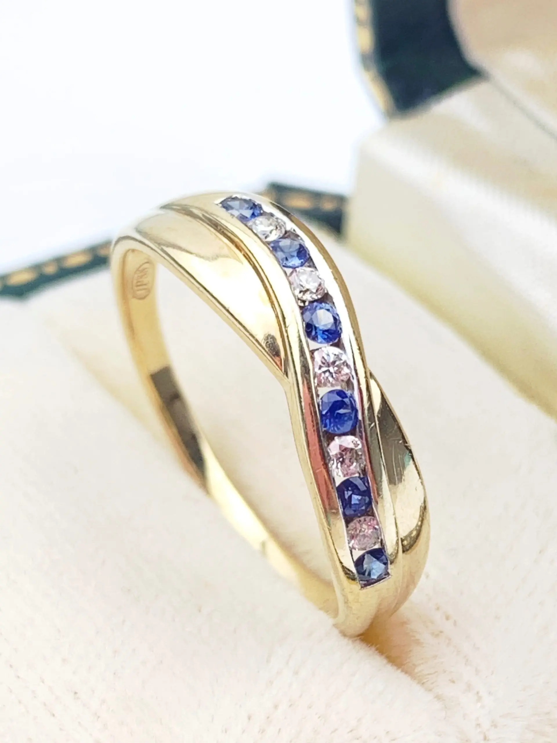 9ct Gold Diamond & Sapphire Ring
