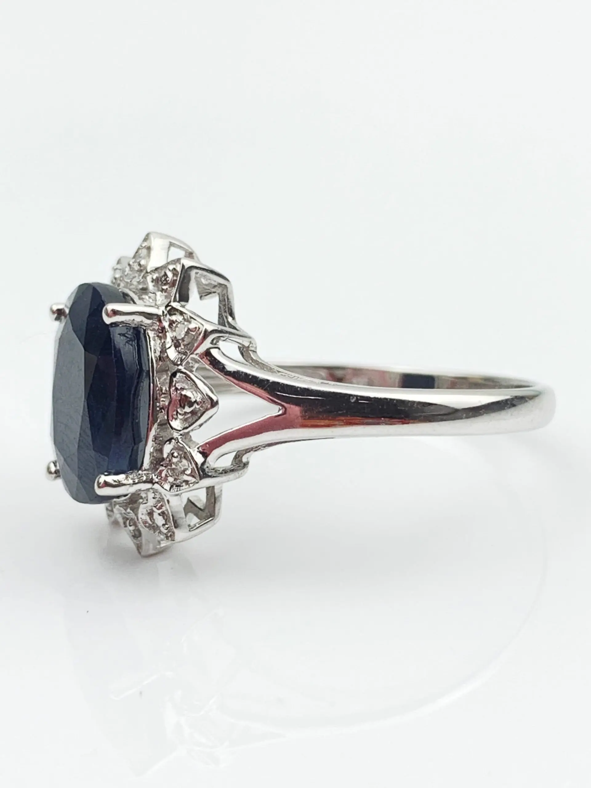 9ct Gold Diamond & Sapphire Ring - Image 3