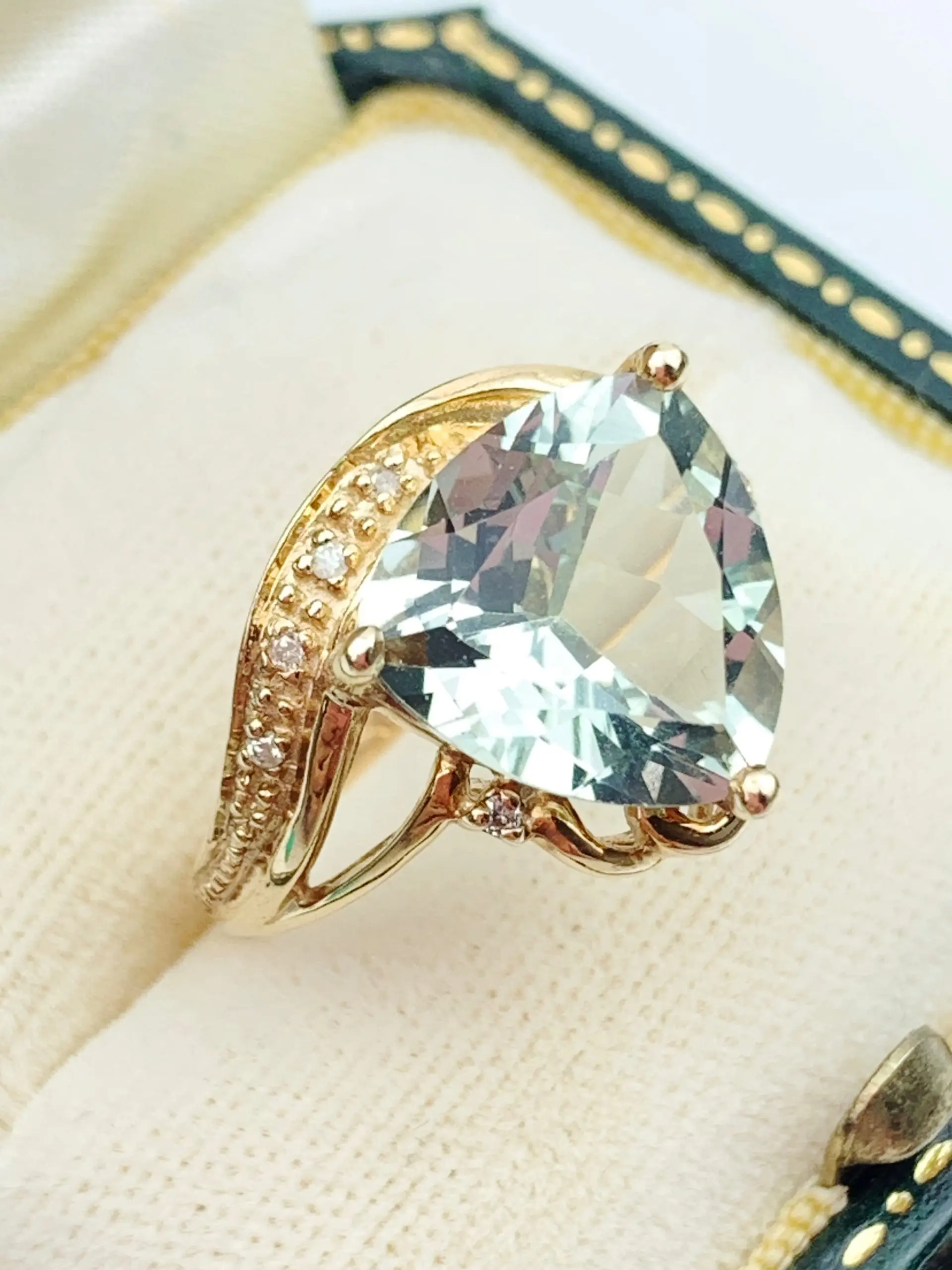 9ct Gold Diamond & Aquamarine Ring - Image 3