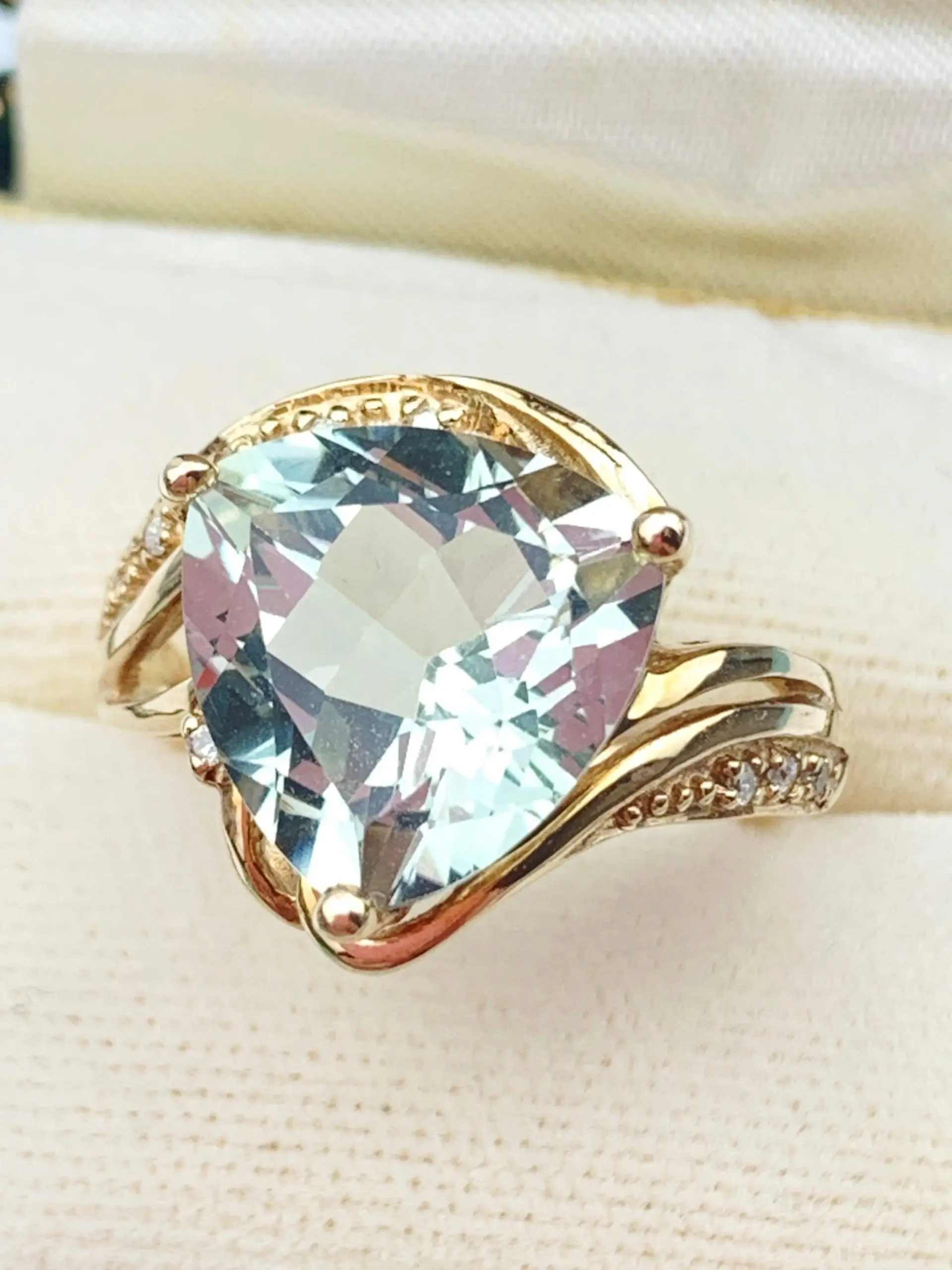 9ct Gold Diamond & Aquamarine Ring - Image 4