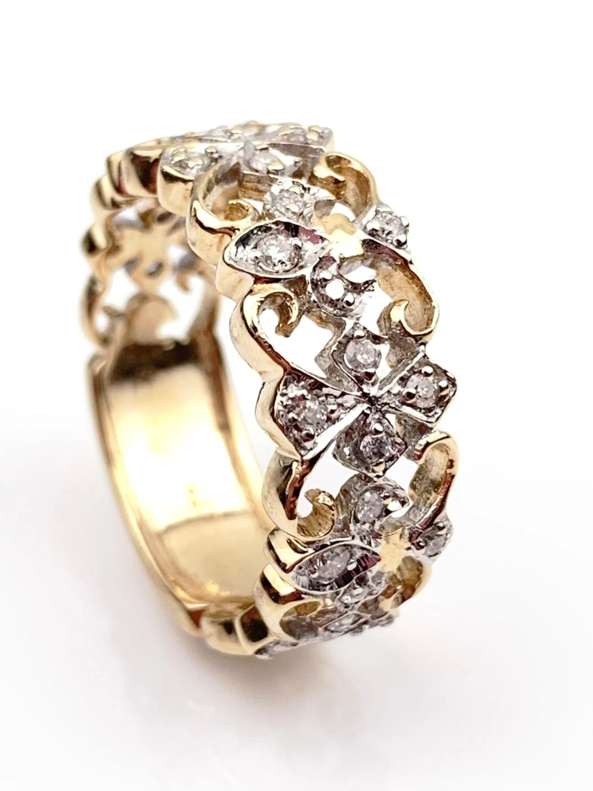 9ct Gold Fleur de Lis Diamond Ring