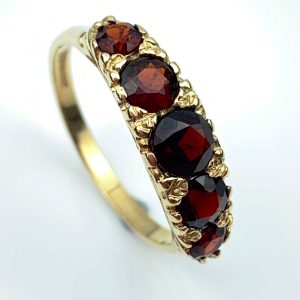 Vintage 9ct Gold Garnet Ring