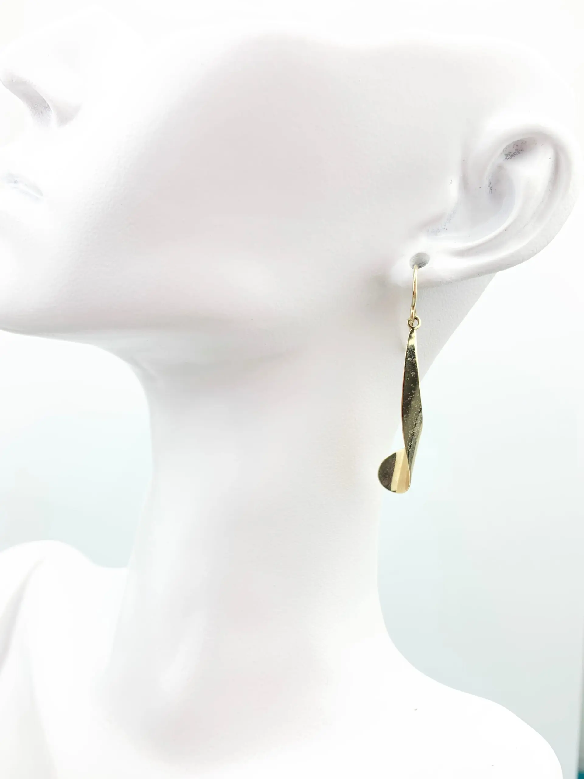 10ct Gold Earrings - Image 3
