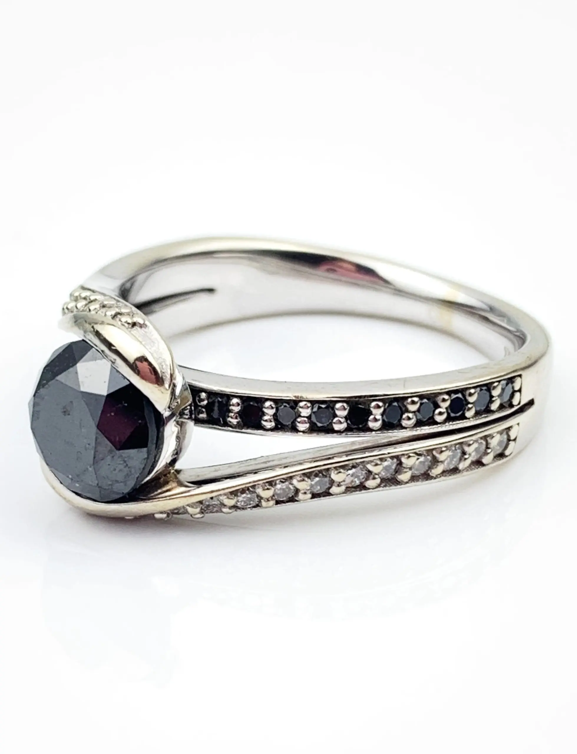 18ct Gold Black Diamond Ring - Image 3