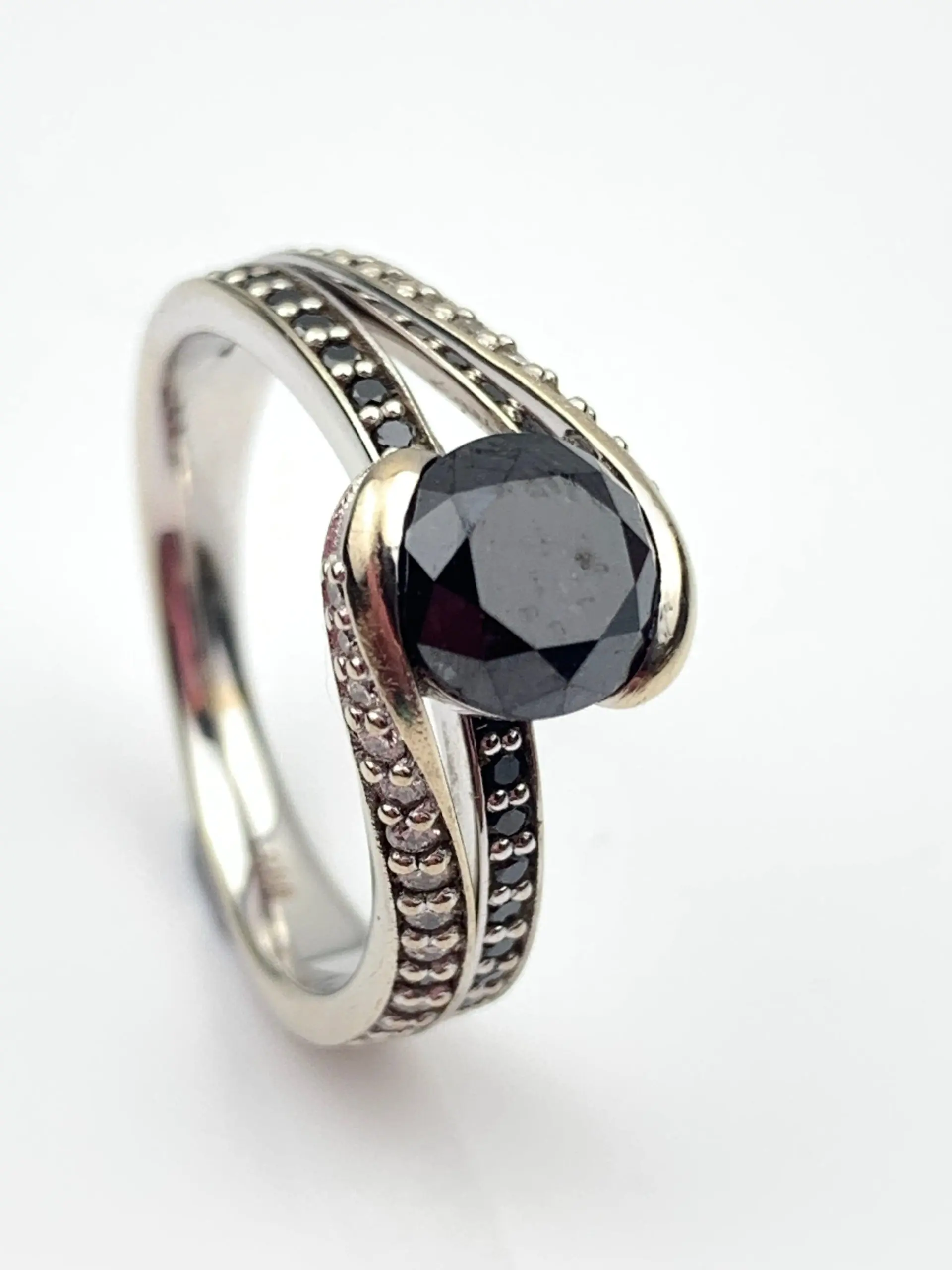 18ct Gold Black Diamond Ring