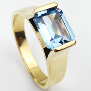 9ct Gold Aquamarine Ring