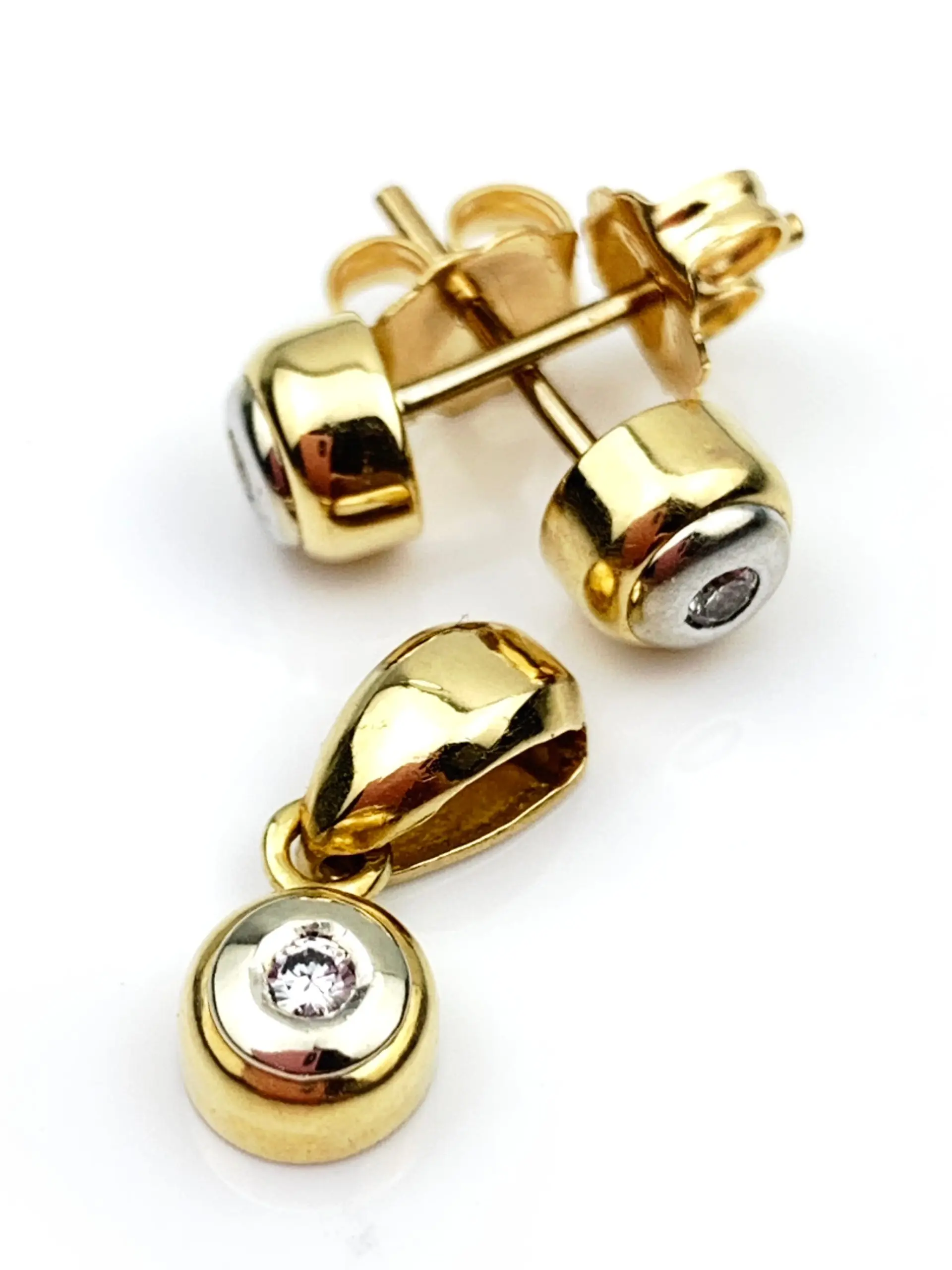 18ct Gold Diamond Pendant & Earrings Set