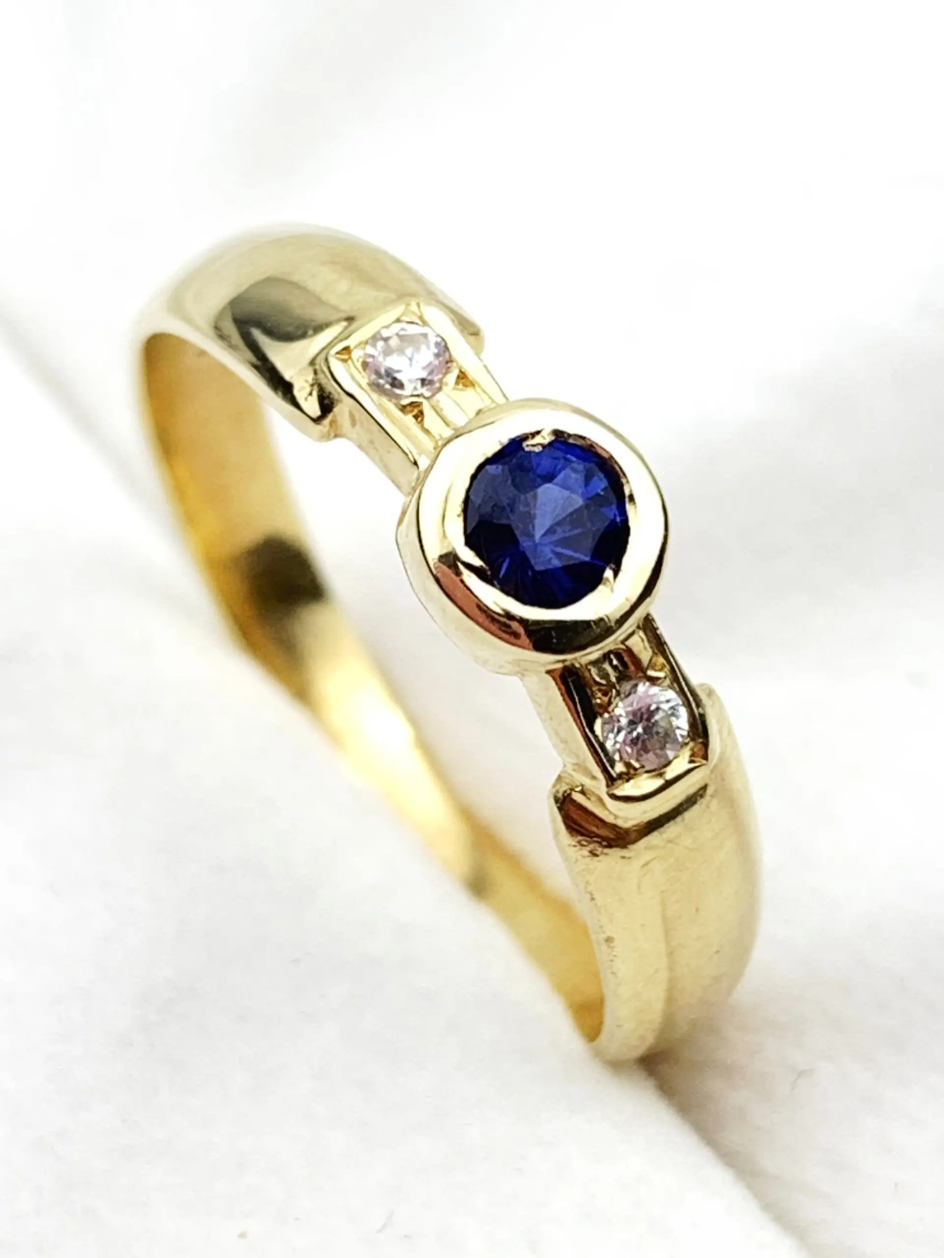 14ct Gold Diamond & Sapphire Ring