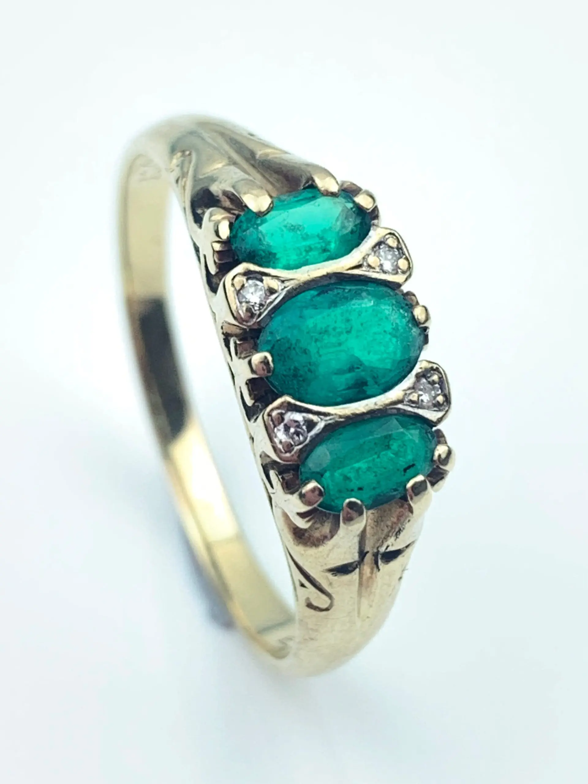 Vintage 9ct Gold Diamond & Emerald Ring