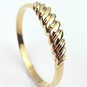 9ct Gold Croissant Ring