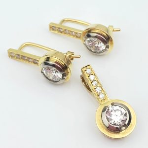 18ct Gold Diamond Earrings & Pendant Set - 1.65ct