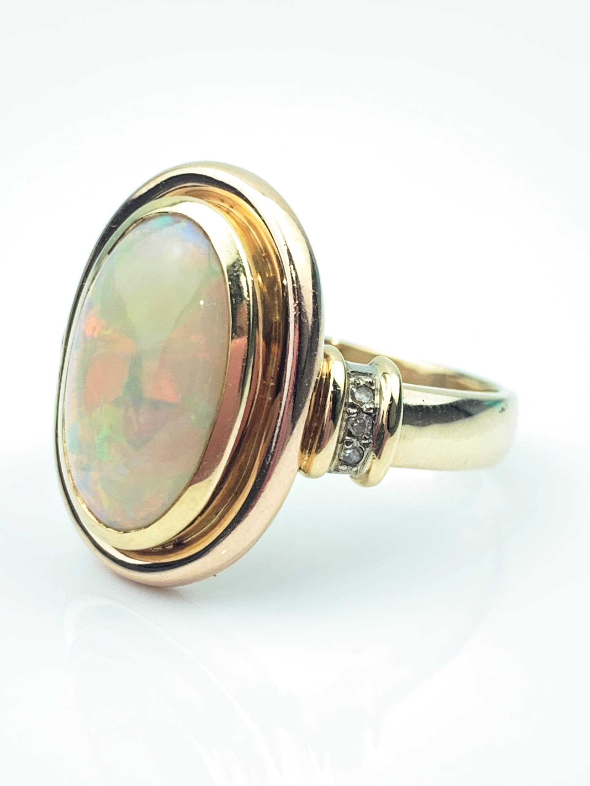 18ct Gold Diamond Opal Ring - Image 3