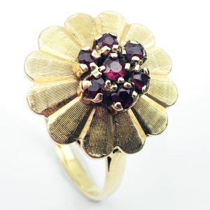 Vintage 9ct Gold Flower Ring